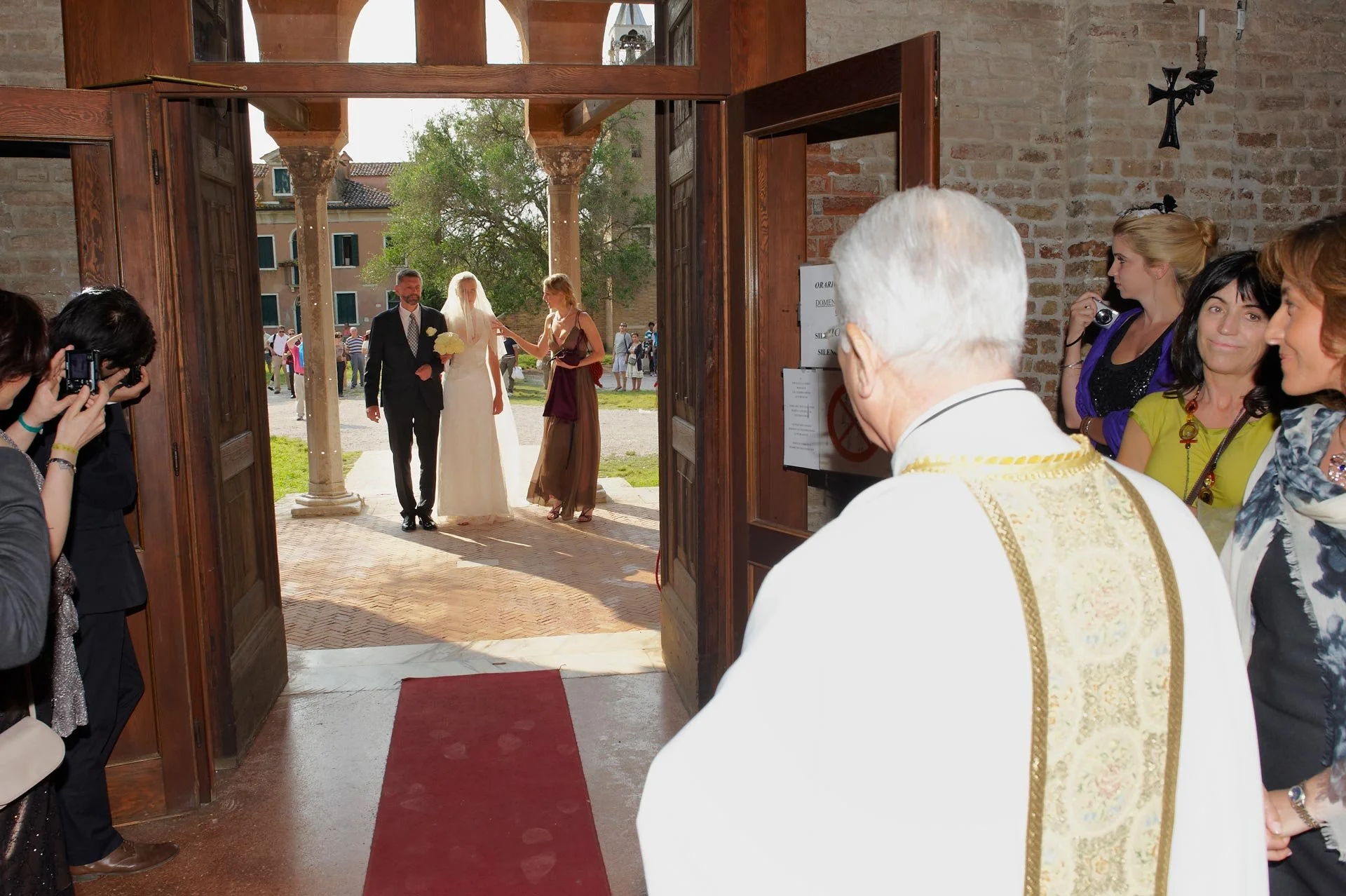 wedding photography with emotional connection