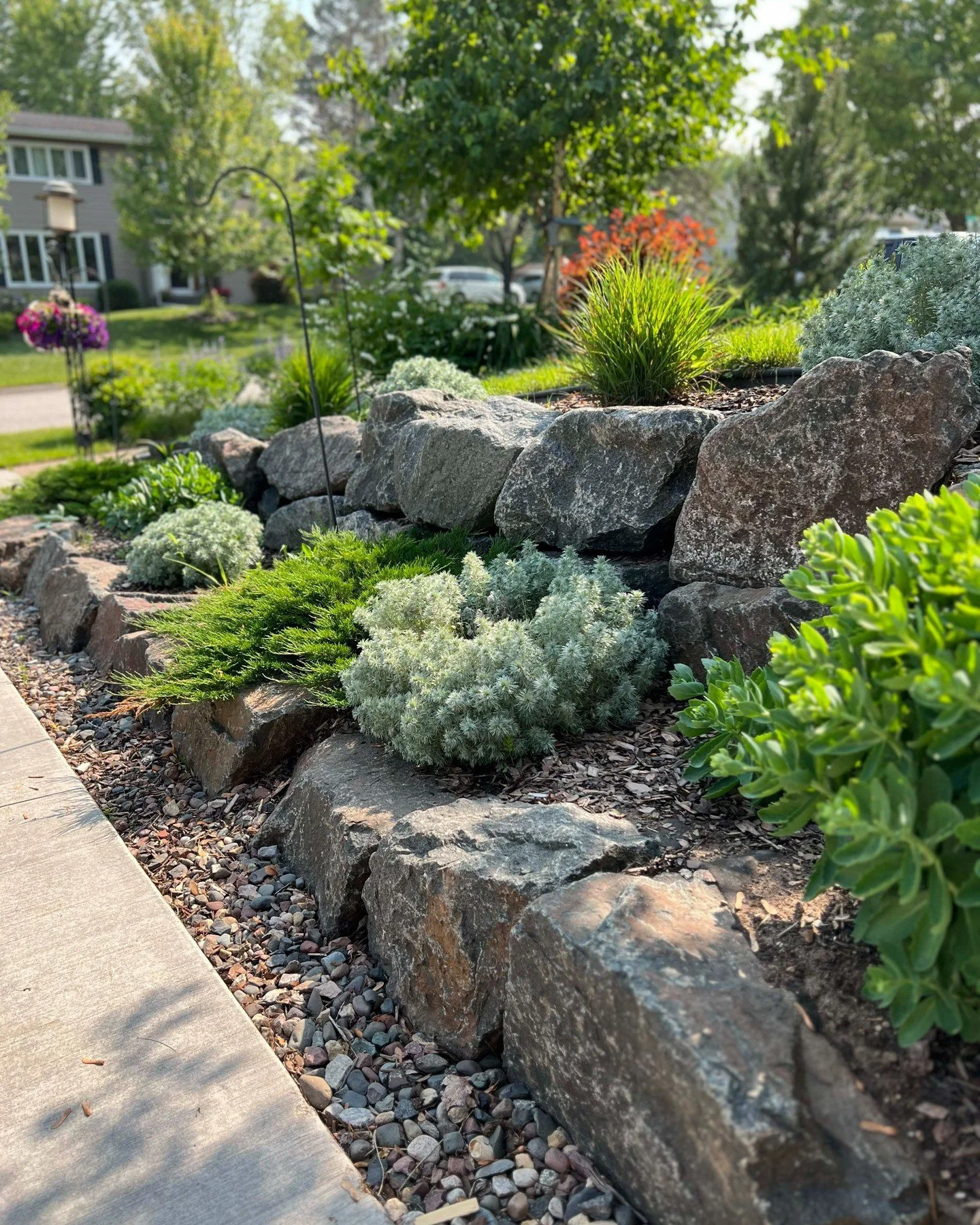 We've got G A R D E N D E S I G N our our mind! Here's just a few pics of how a spruce up can bring more beauty and value to your property (and a big smile every time you pull into the driveway!). Spring is the right time to book a free consult for o
