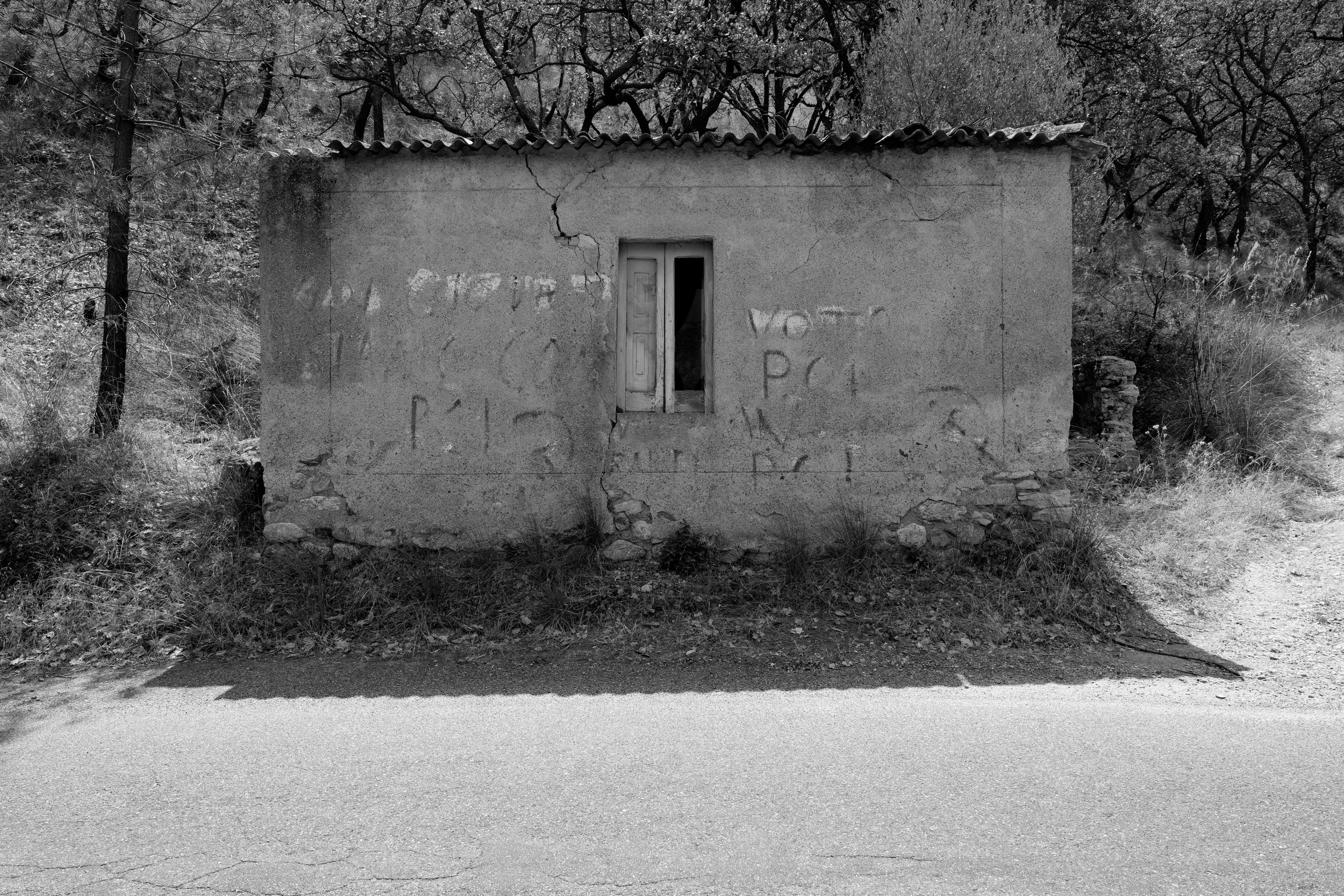Inscription on the wall of a building on the road to Gallicianò