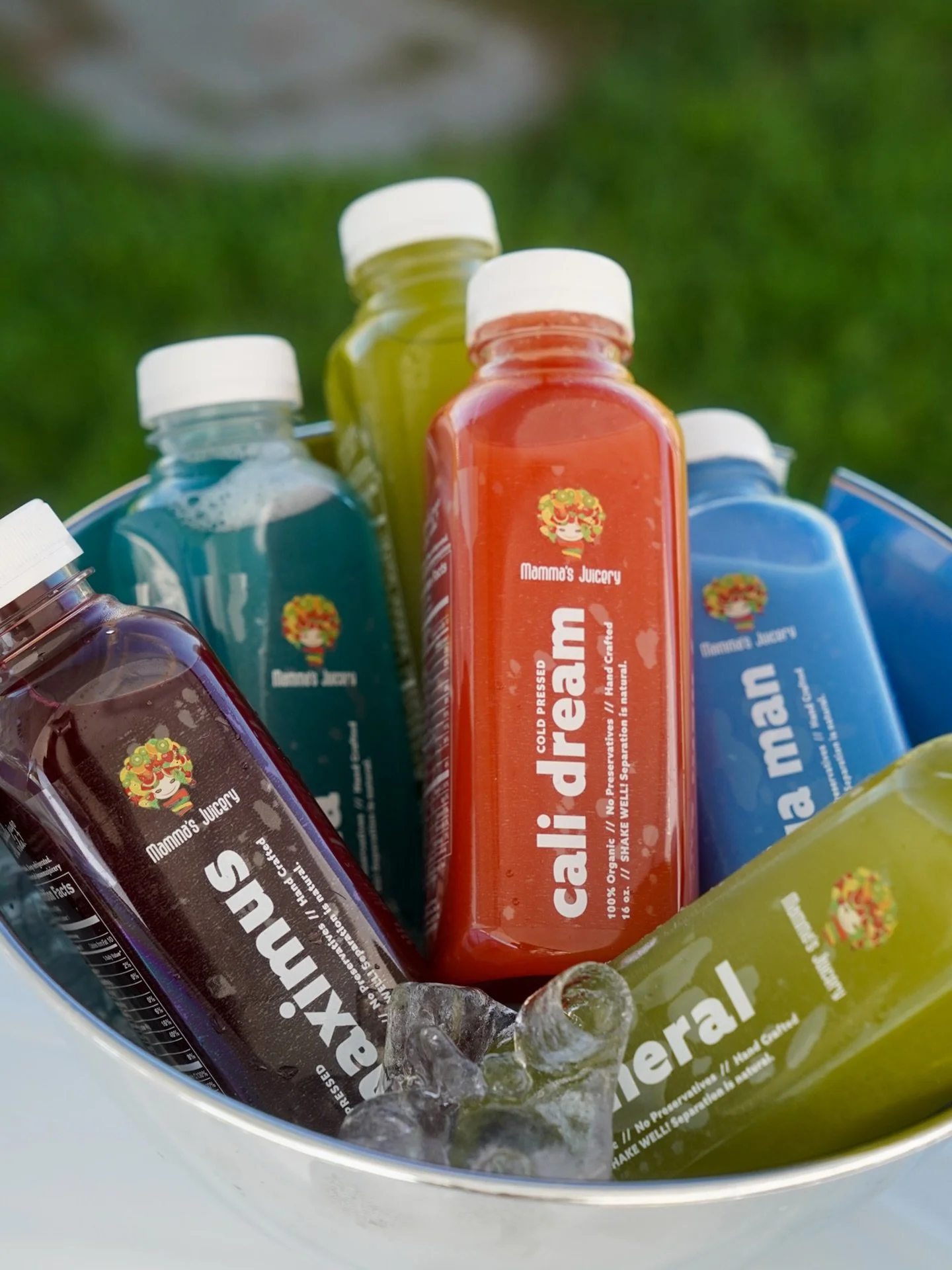 clean ingredients. strong flavors. bold colors 🥭

Tag us &amp; get 10% off your next visit.

#mammasjuicery #wellness #coldpressedjuice