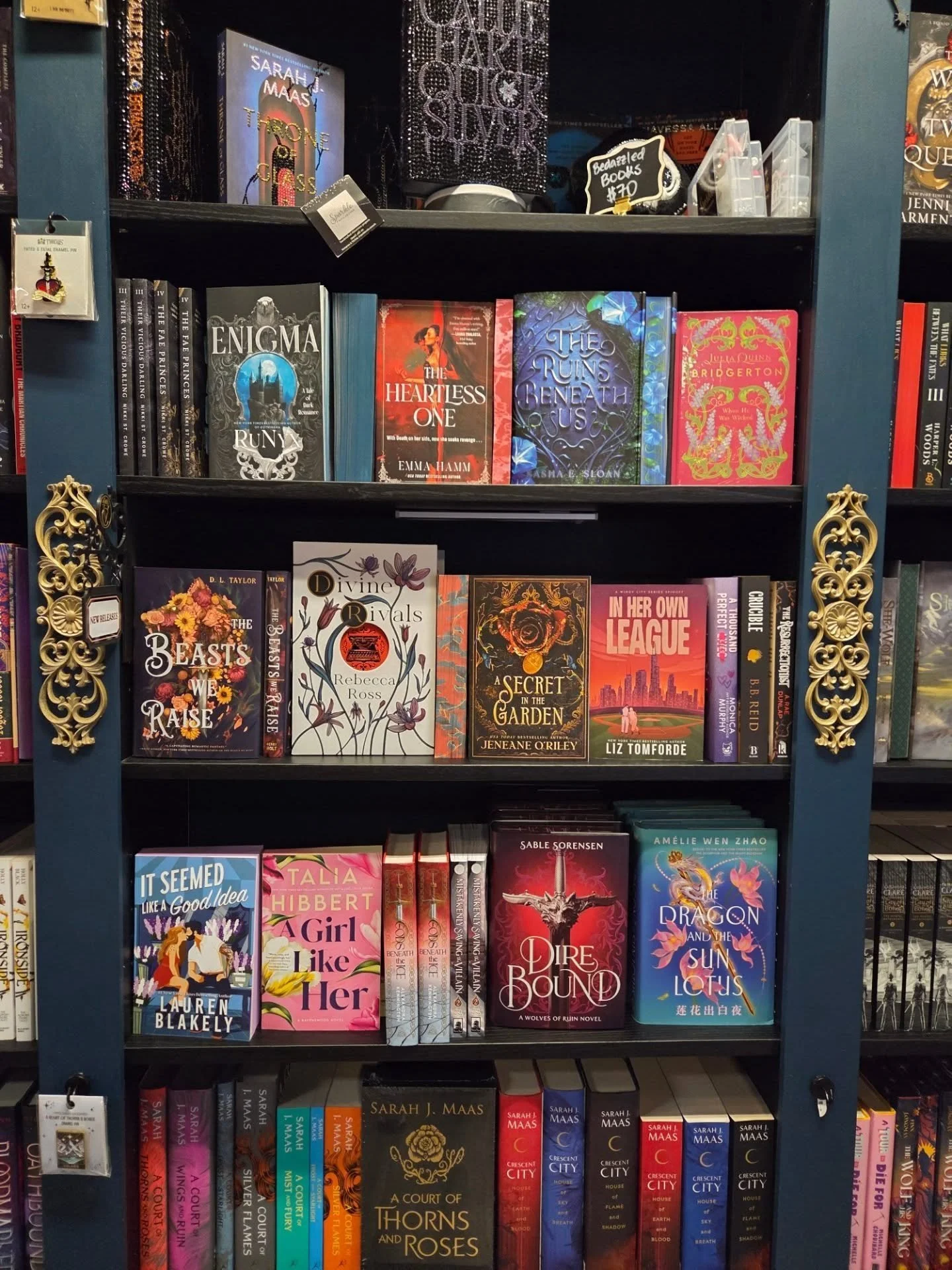 ✨📚 NEW RELEASE TUESDAY 📚✨

The shelves are shimmering, the dragons are circling, and the deluxe editions are calling your name&hellip; which one is coming home with you? 👀💫

🐺 Direbound (Deluxe Edition) by Sable Sorensen
Deadly trials. Direwolf 