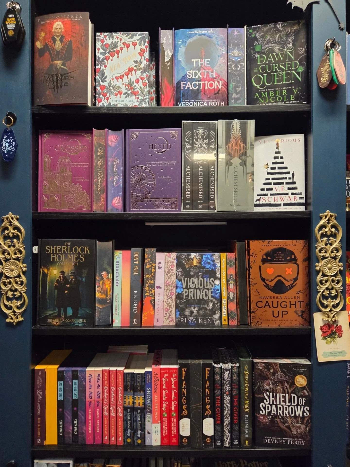 NEW RELEASE TUESDAY

Your TBR called&hellip; and it&rsquo;s about to get a whole lot longer. 👀📖

New release day has arrived at The Velvet Chapter, and the shelves are looking EXTRA gorgeous this week! 🖤

🖤 Alchemised Deluxe 3-Book Edition 
💜 Cr