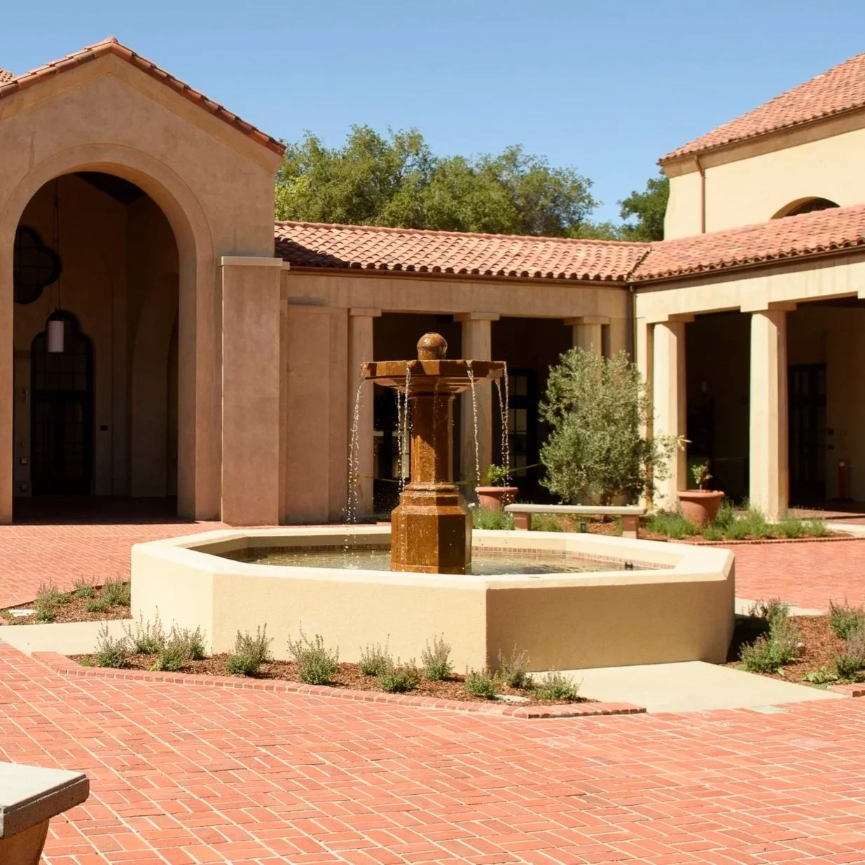 Roble Gym Fountain - Stanford College