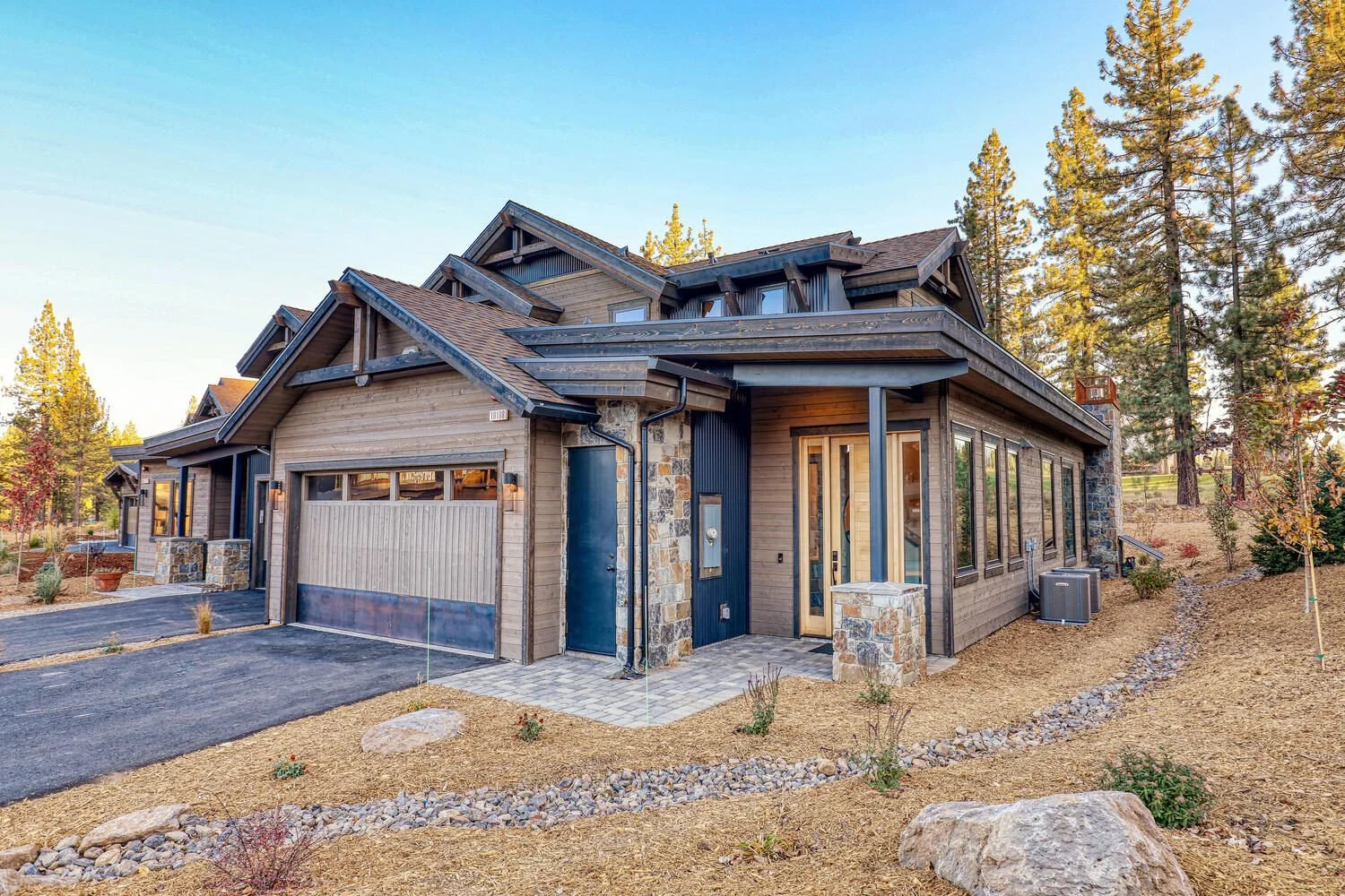10108-Corrie-Ct-Truckee-CA-large-003-031-Exterior-1500x1000-72dpi.jpg