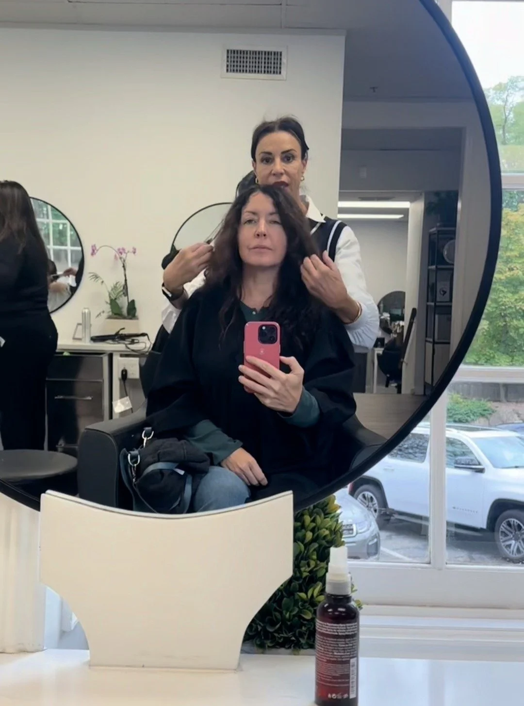 Dramatic transformation time! 
A major before &amp; after moment by Dawn &mdash; and this client is absolutely loving her new look! 

#newhairnewyou #auraglow #makeover