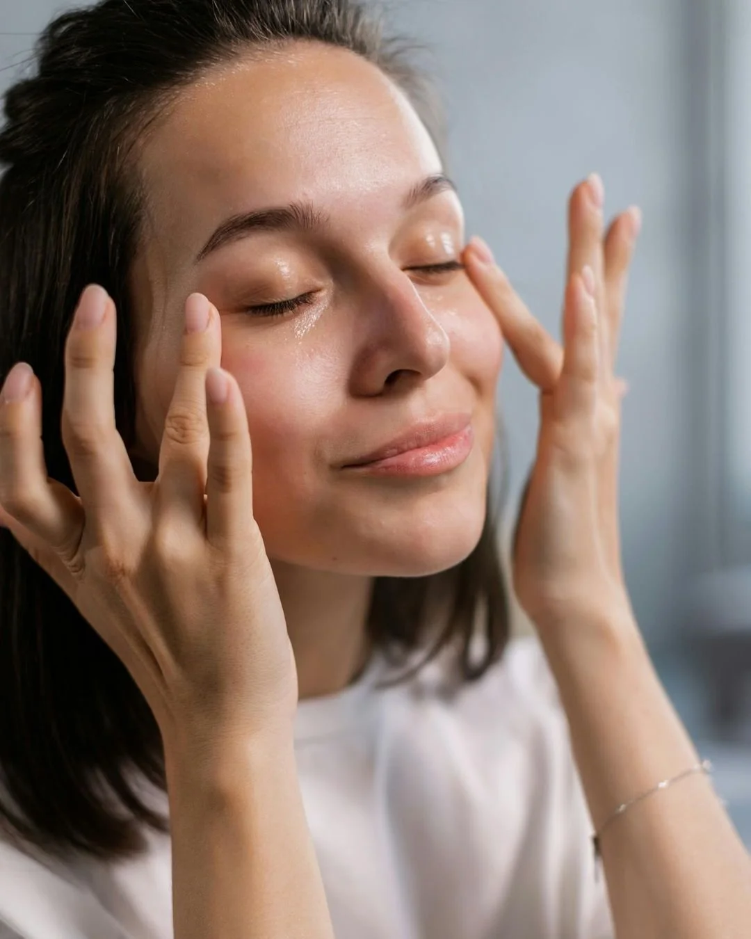 This is your weekend self-care reminder.. a bath, a facial self-massage with your favorite serum, and a few quiet moments to yourself.
The rest of the world can wait. 

::deep breath::