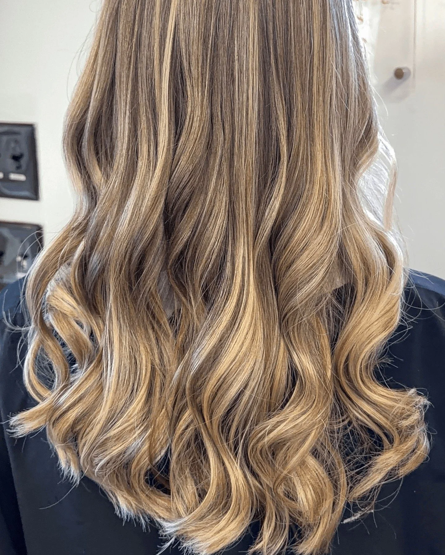 Is your hair craving a mid-winter transformation?
Soft movement, healthy shine, and a style that feels refreshed without losing you. This is winter hair, elevated. Book your moment of beauty at Aura: vist https://www.auraboutiquesalon.com or the link