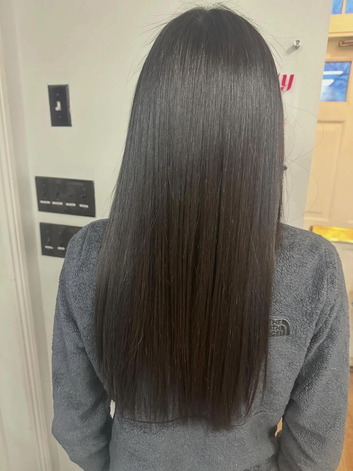 Wow, look at that shine&hellip; it&rsquo;s the definitive way to get good hair days, on repeat. Our hair naturally derived straightening services at Aura are designed to enhance your natural beauty while simplifying your routine, without all the inte