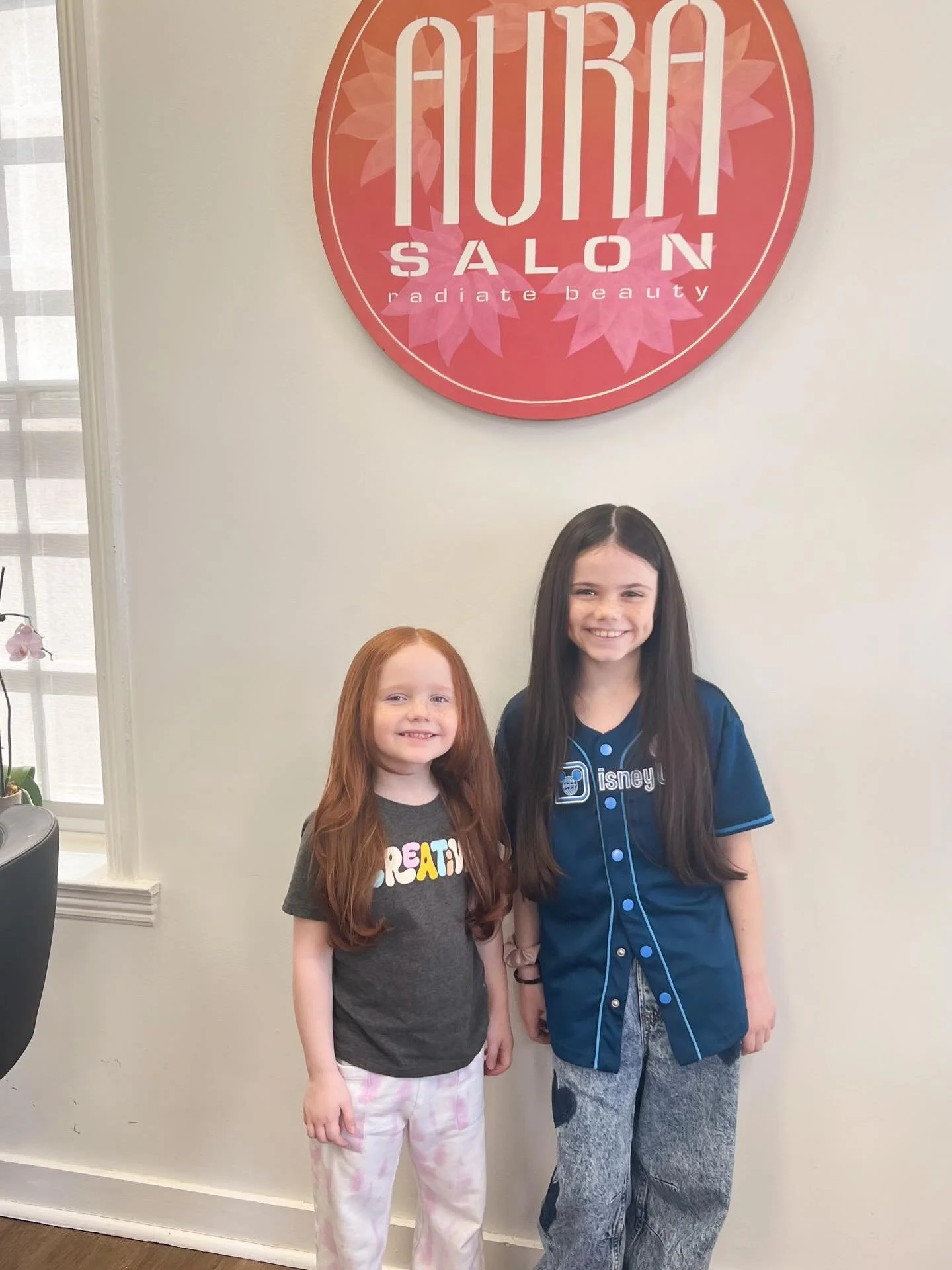 Sisters hair day 😉 
Haircuts by Kat and Kim At @aurasalonandstylebar 
Gotta love those dimples, right?