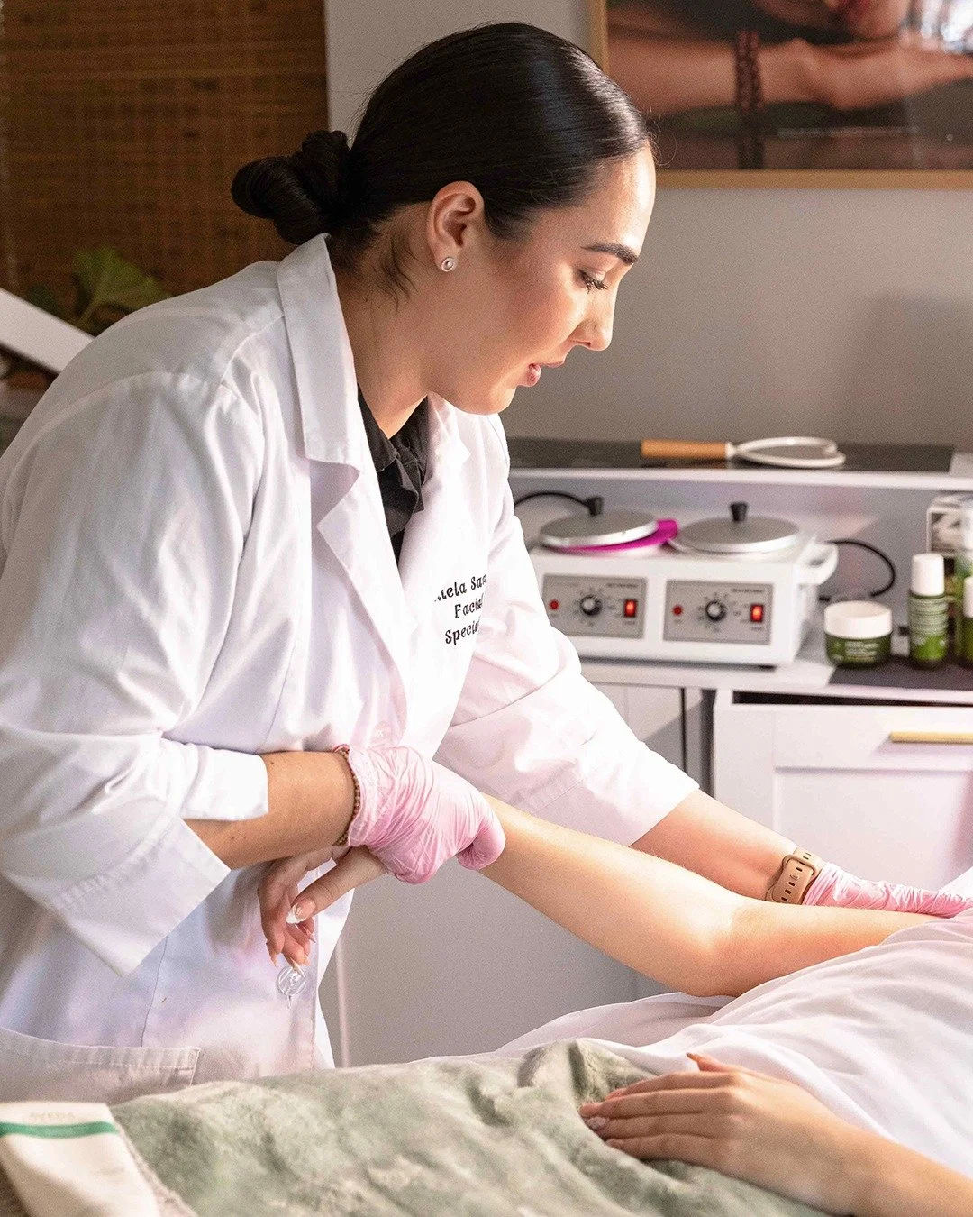 From nourishing hair washes to deeply relaxing facial experiences, Aura is designed to be a pause from the noise of everyday life.

Here, you&rsquo;re invited to slow down. To breathe deeply. To be cared for&mdash;without rushing, without pressure. E