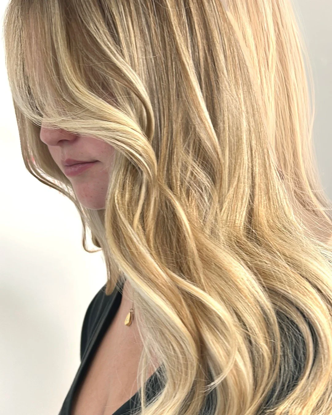 Warm, golden, and full of light ✨
Custom color + styling by Kat for a blonde that feels natural, healthy, and radiant.