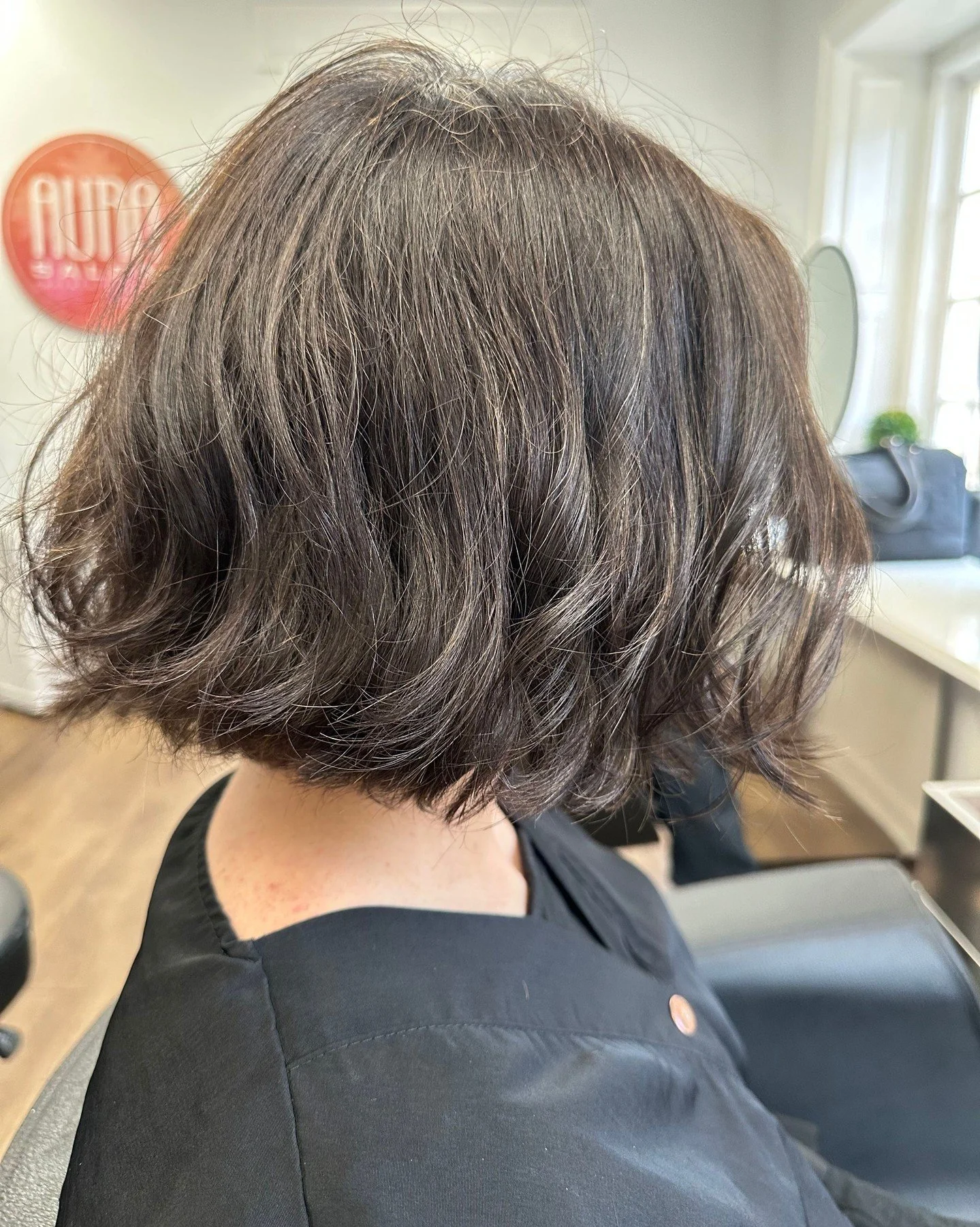 A gorgeous wavy bob by stylist Dawn Hiller @missdawnnyc

Soft movement, effortless texture, and the kind of shape that grows out beautifully. The perfect balance of polished and lived-in.

#AuraHair #WavyBob #HairByDawn