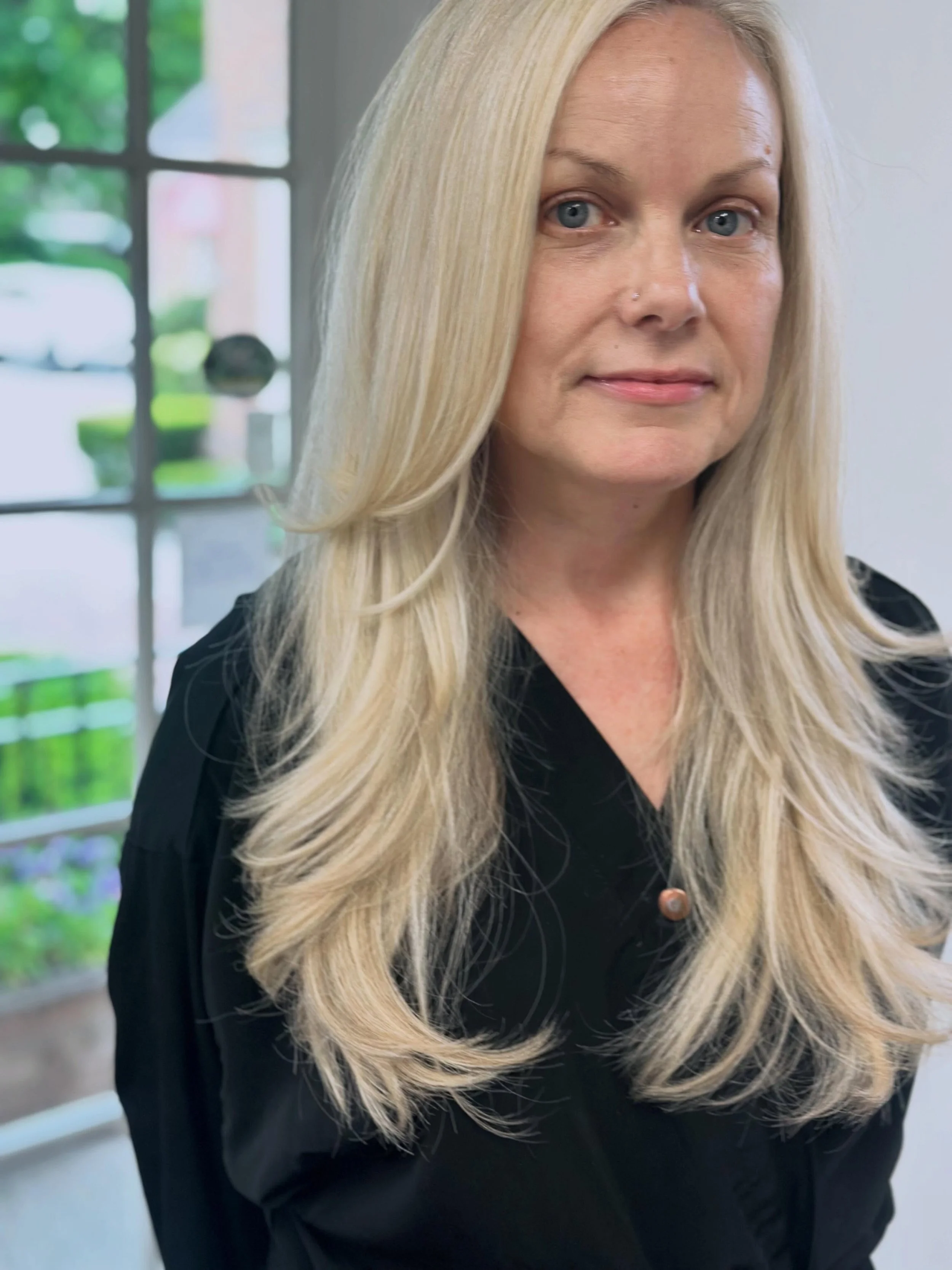 The best kind of beauty is the kind that makes you feel at home in your own skin.

Golden blonde dimension 
Confidence 
That fresh-salon feeling 

Highlights by Leticia
Blowout by Kim

#AuraSalon #BlondeHair #HairGoals #Confidence #SalonLife