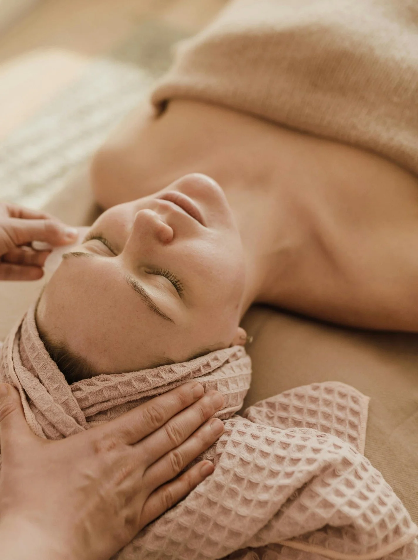 Cosmetic acupuncture session in Georgetown TX at Silk & Stone Acupuncture.