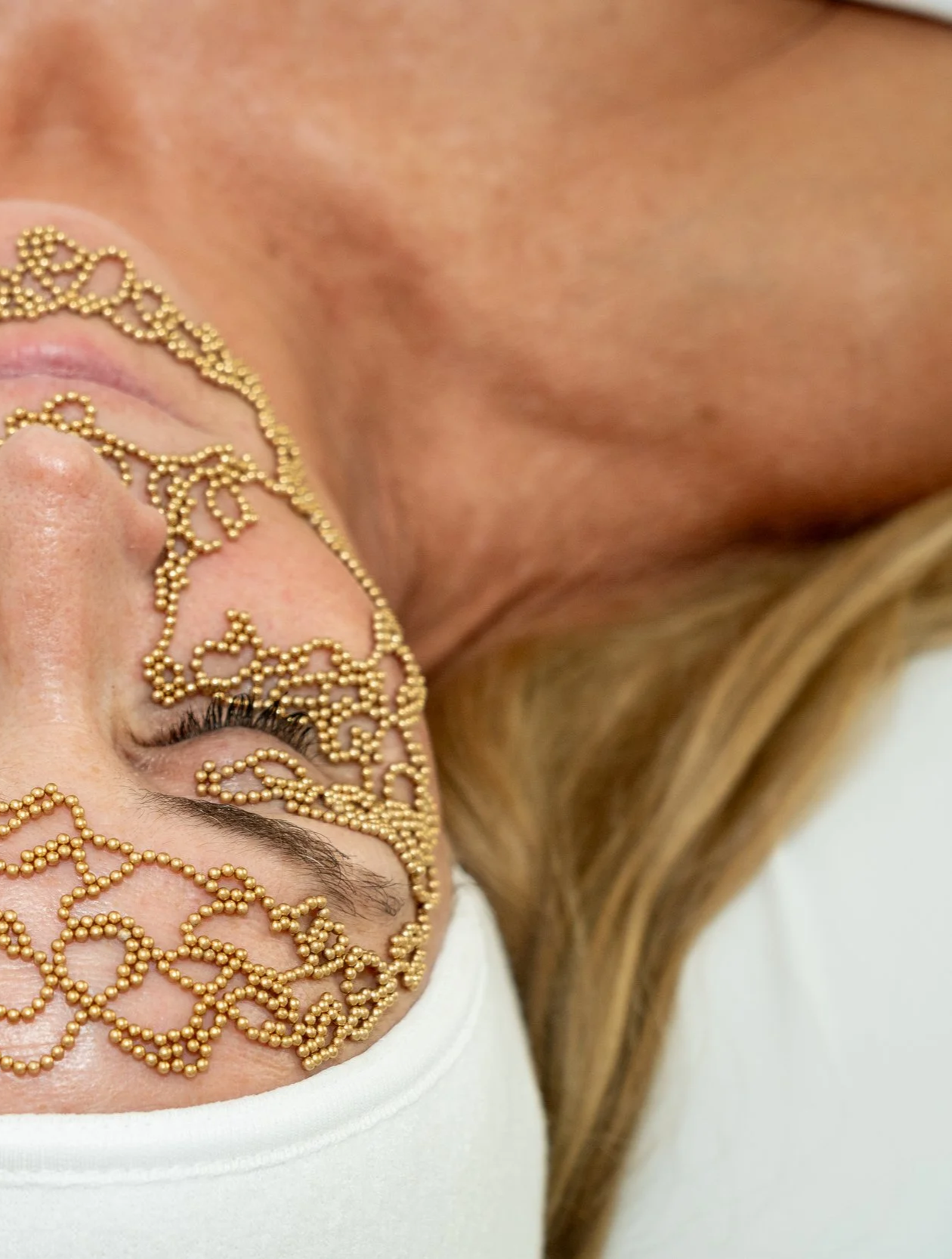 Cosmetic acupuncture session in Georgetown TX at Silk & Stone Acupuncture.