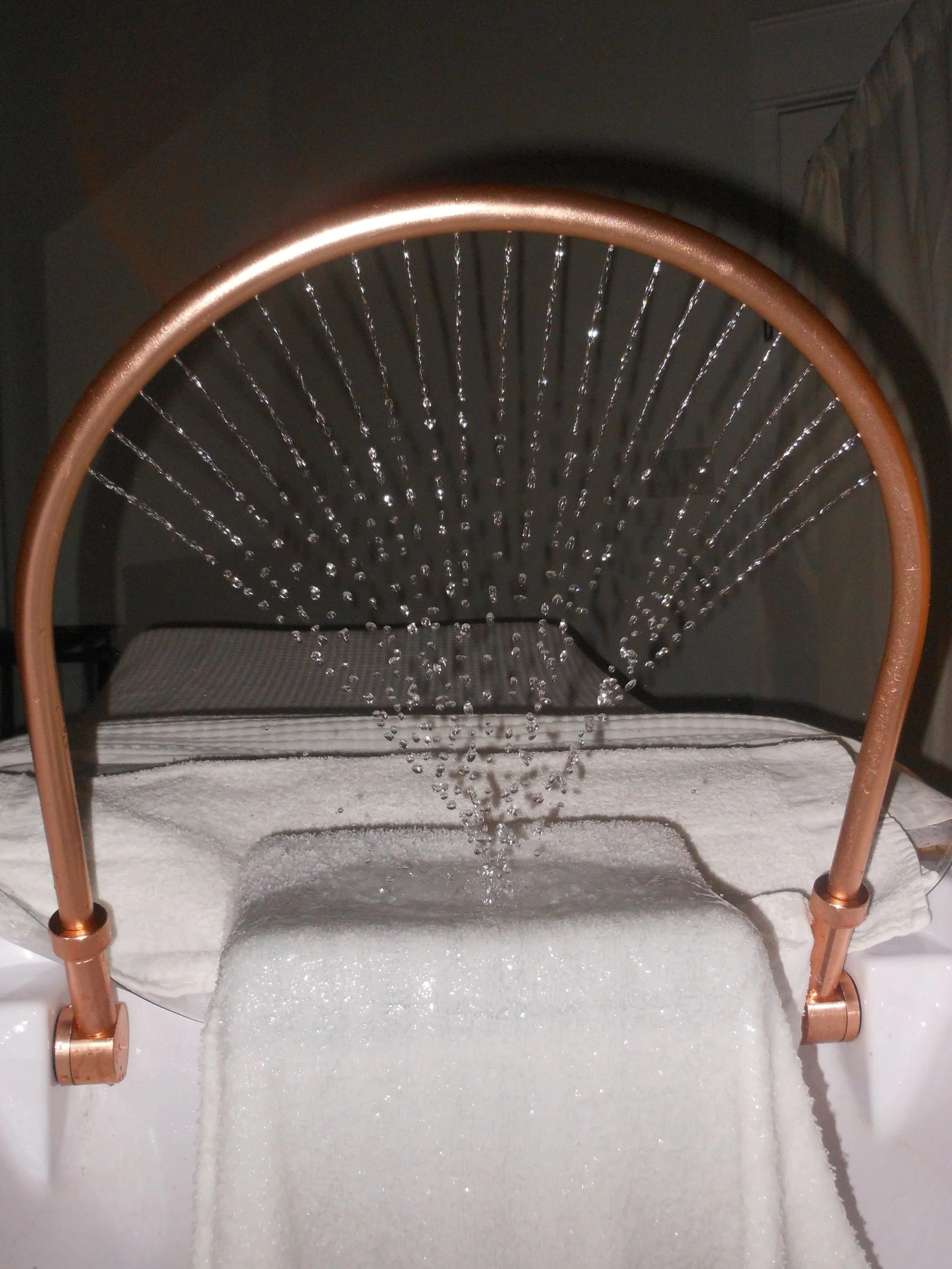 Head spa system running with water.