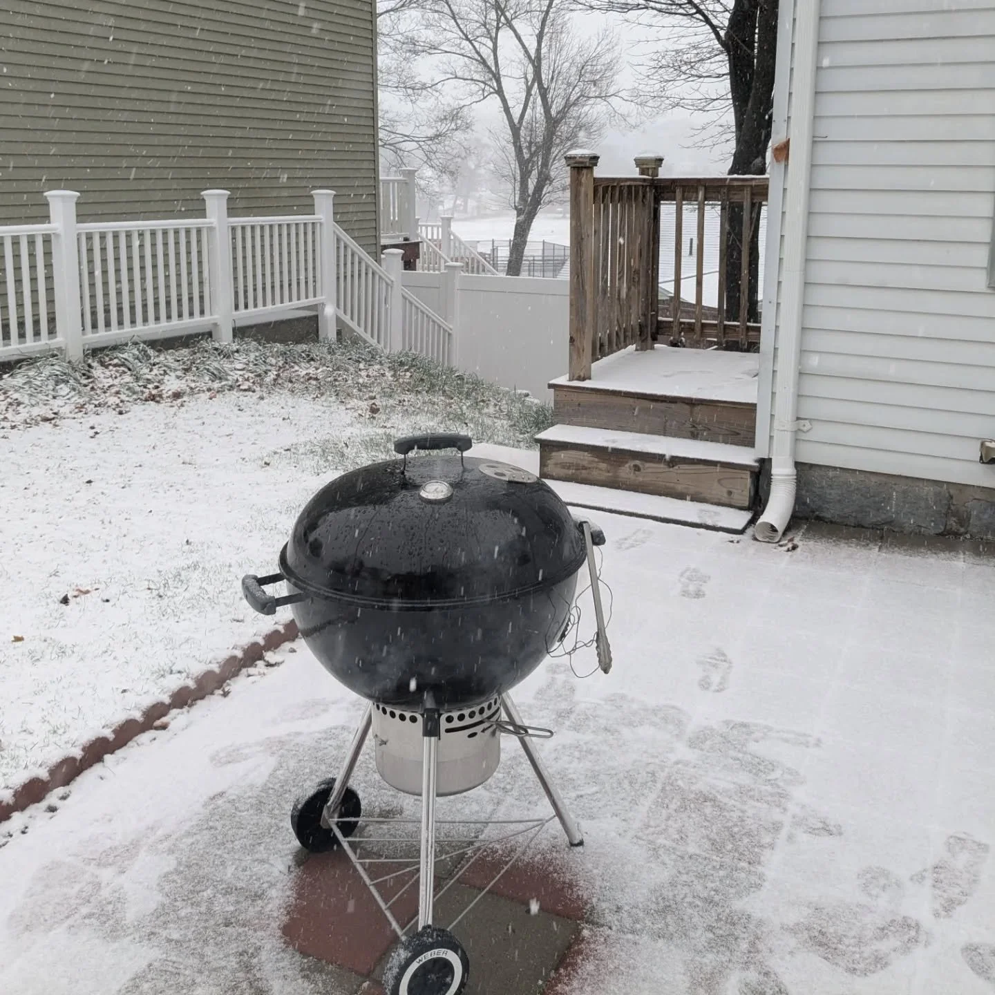 BBQ in the snow got me feeling 🥶😋☃️