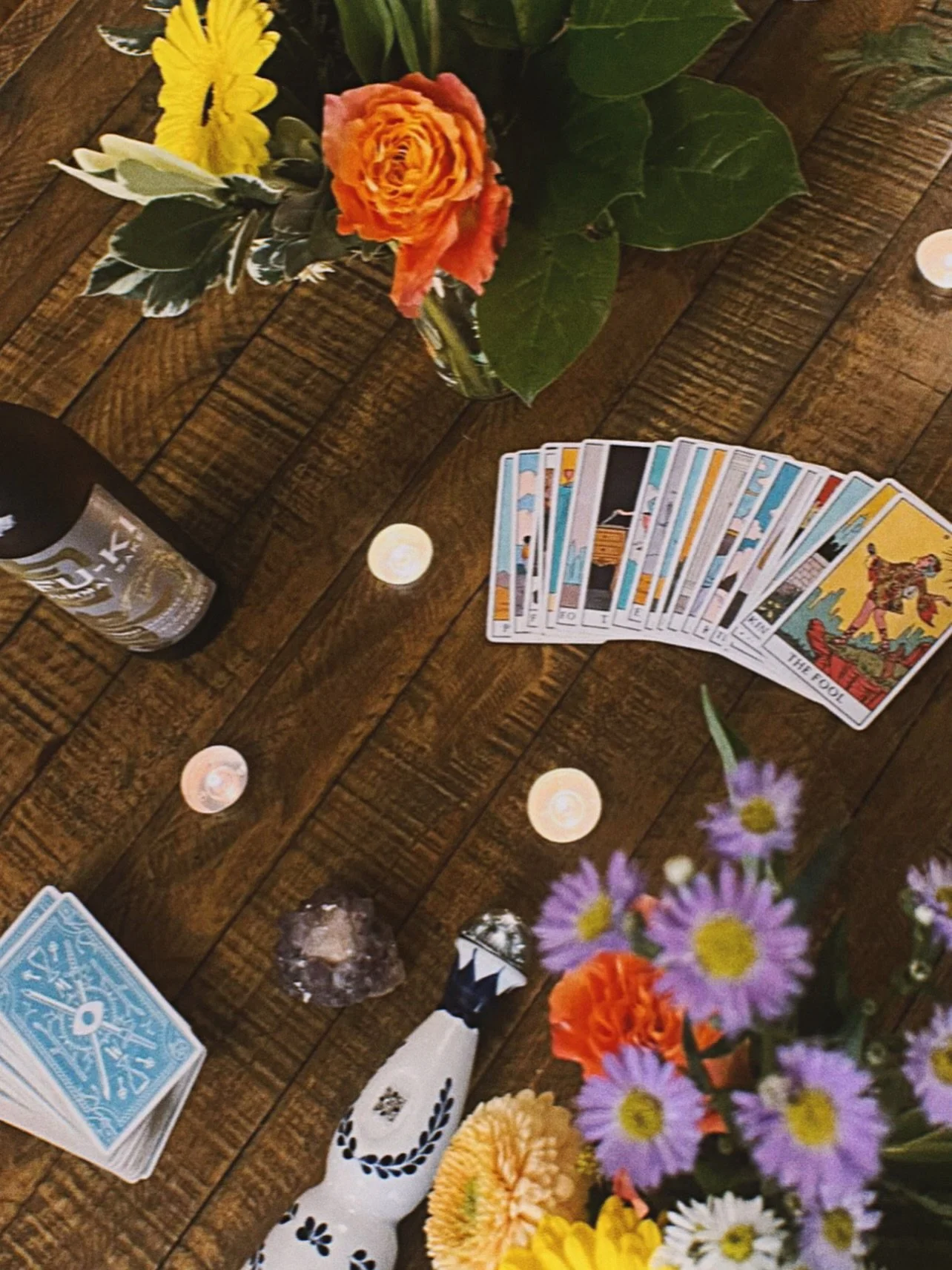 pretty sure I just stepped out of a real life practical magic set 😍🔮🌸 

every aries birthday should be in a flower shop with their favorite humans and a tarot reader, if you ask me 🤷🏼&zwj;♀️💫 feeling so grateful to do what I love and meet the b