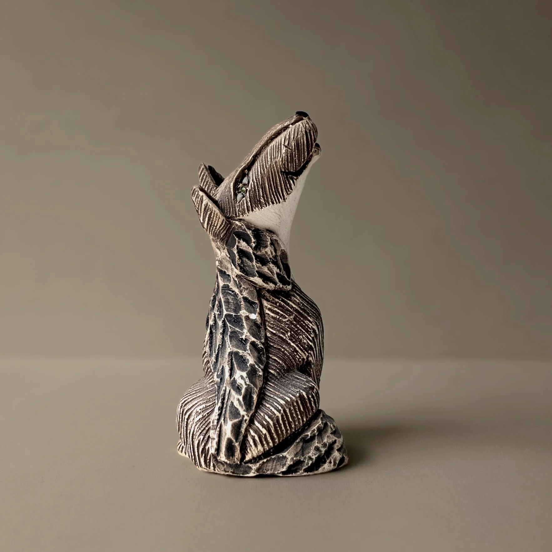 Artesanía Rinconada Howling Coyote 1.jpg