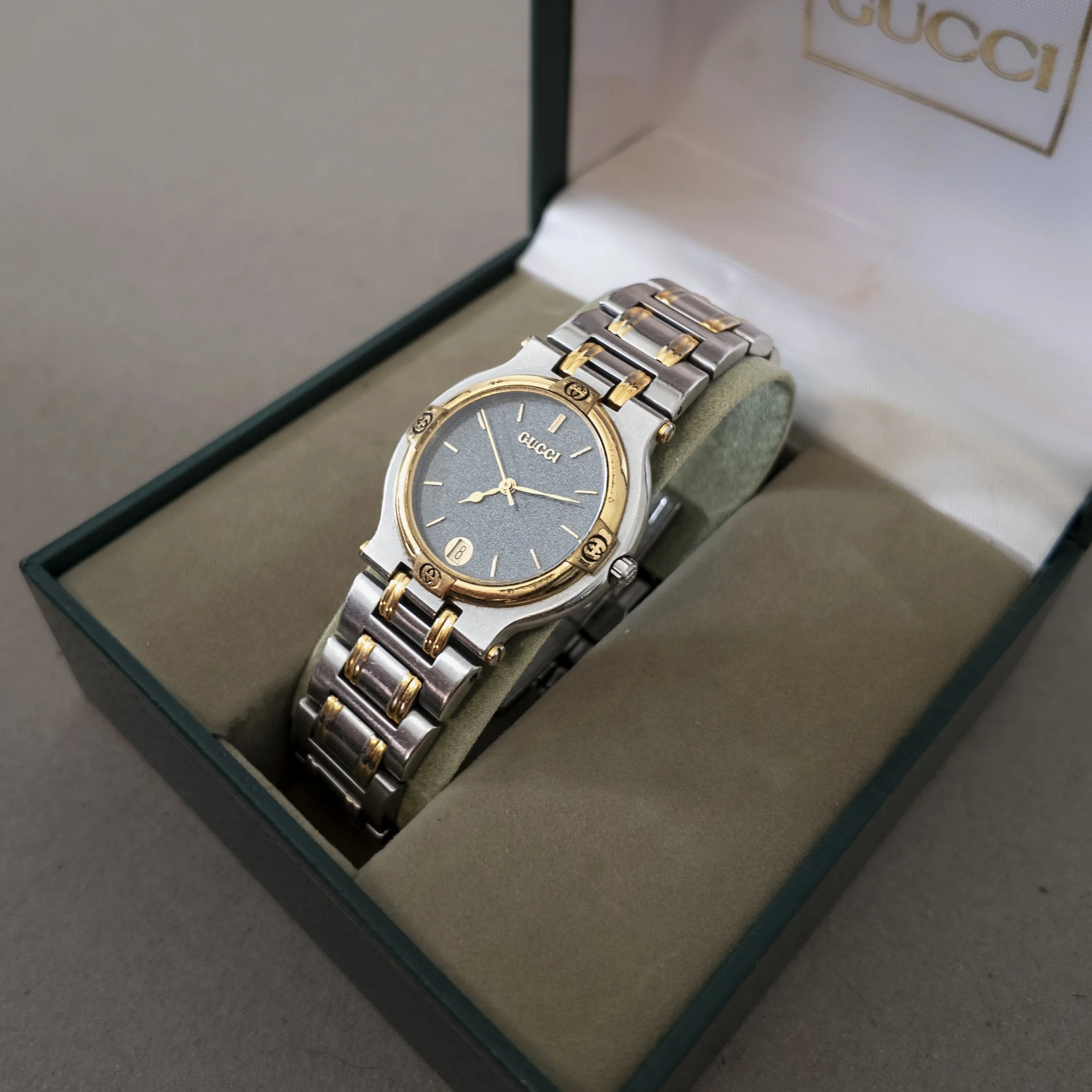 gucci watch 2.jpg