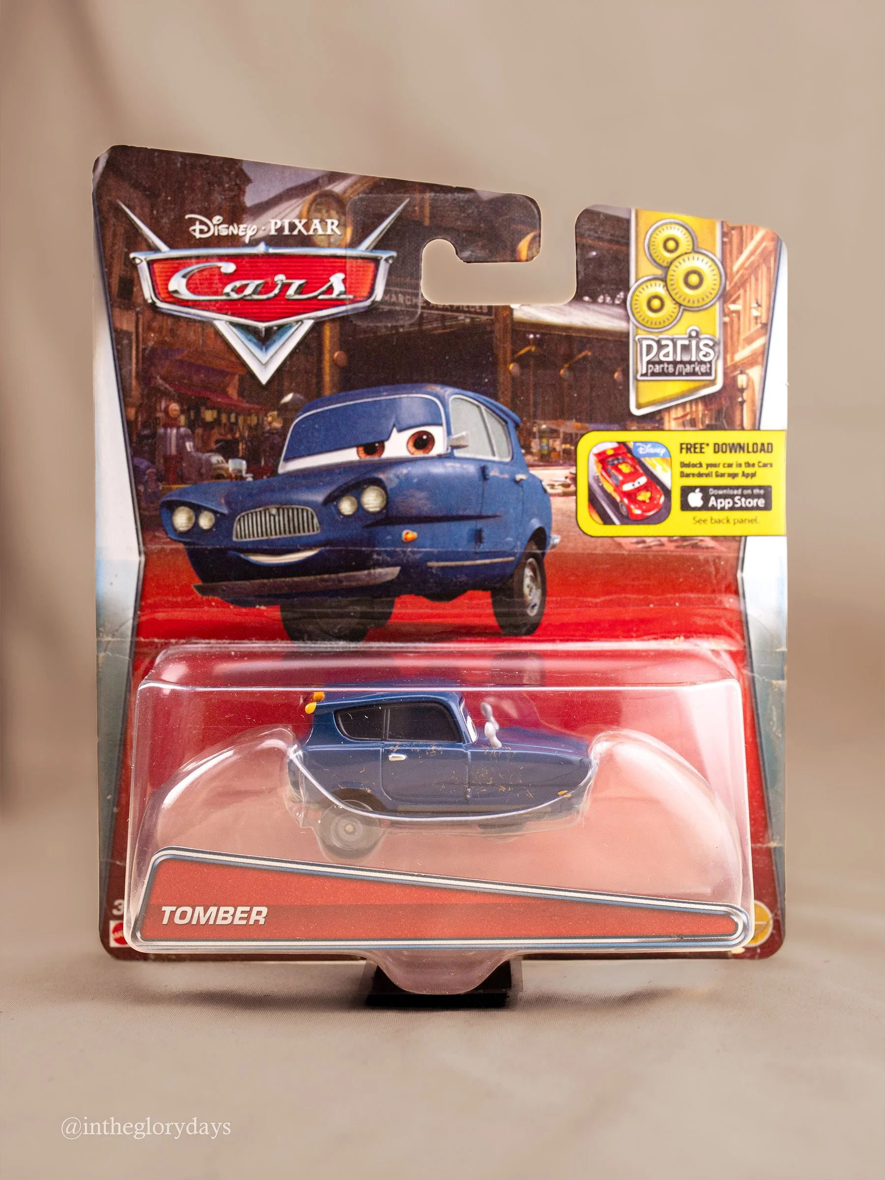 Cars 2 Paris Parts Market Tomber 9.jpg