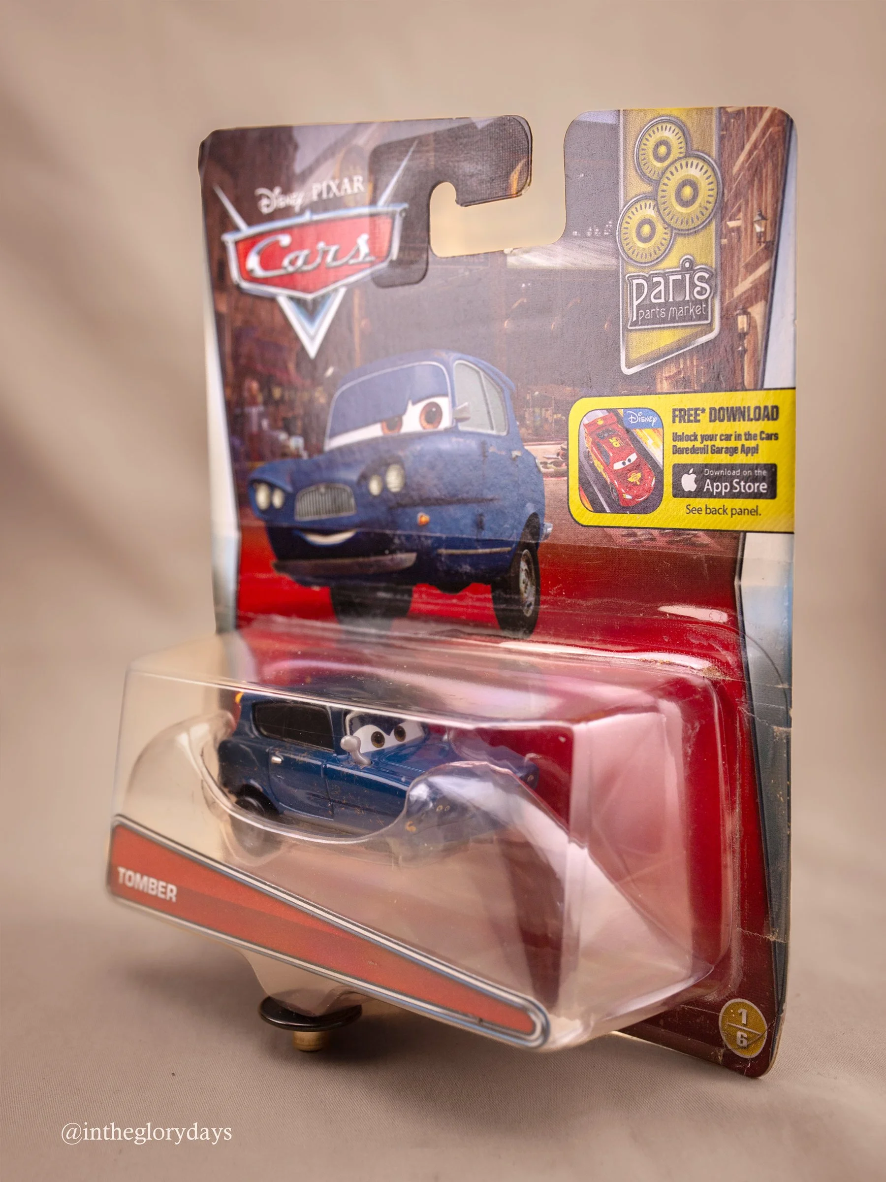 Cars 2 Paris Parts Market Tomber-7.jpg