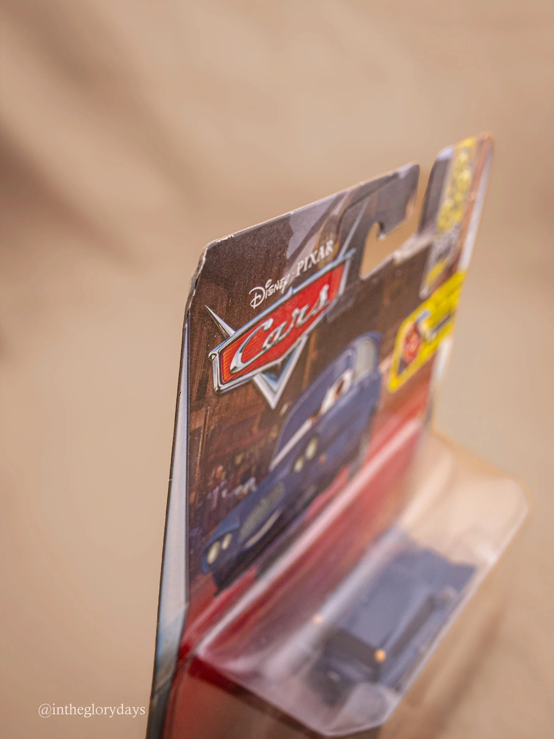 Cars 2 Paris Parts Market Tomber-3.jpg