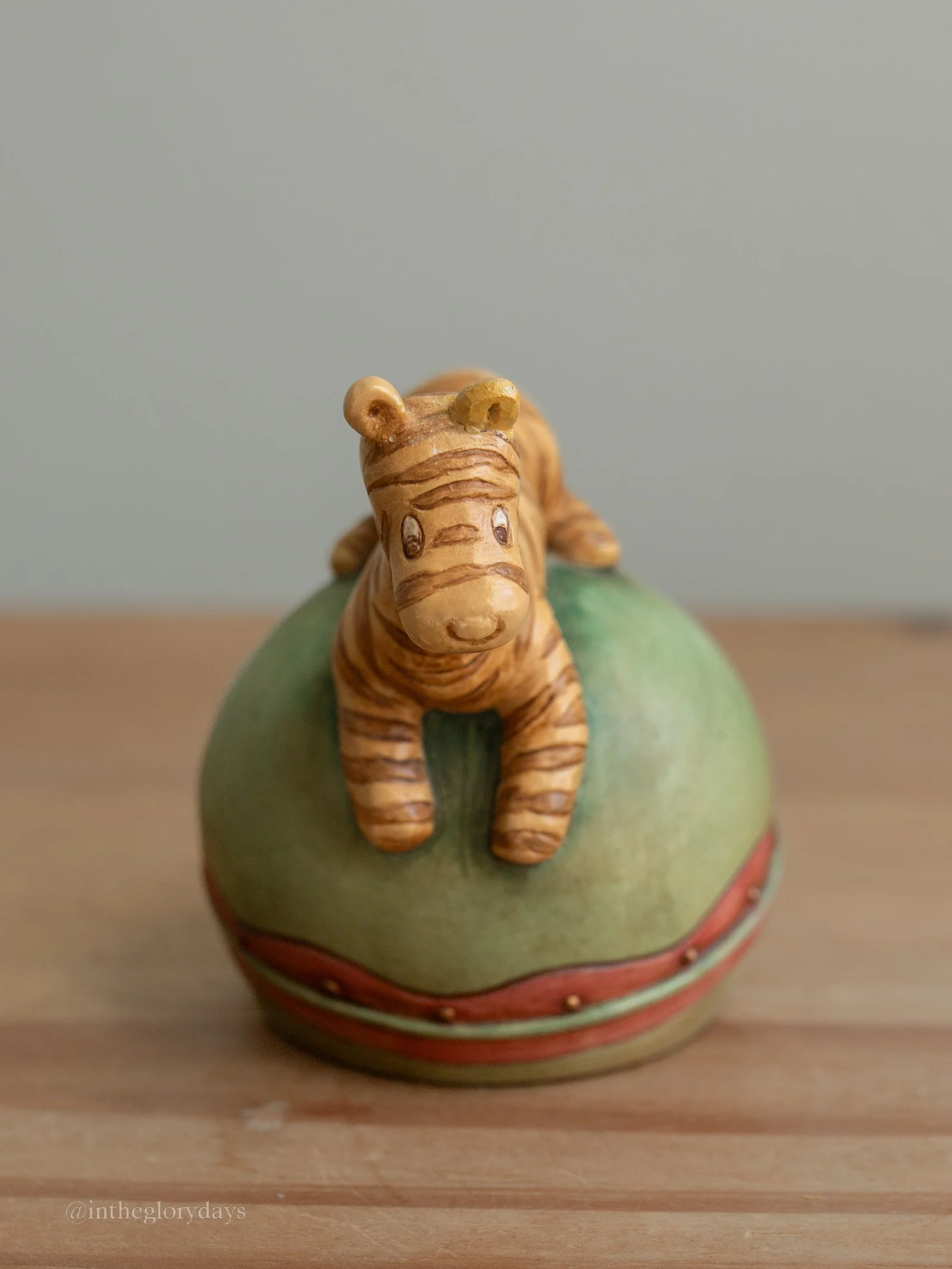 Disney Classic POOH Tiger on Ball Paperweight Figurine by Charpente-8.jpg