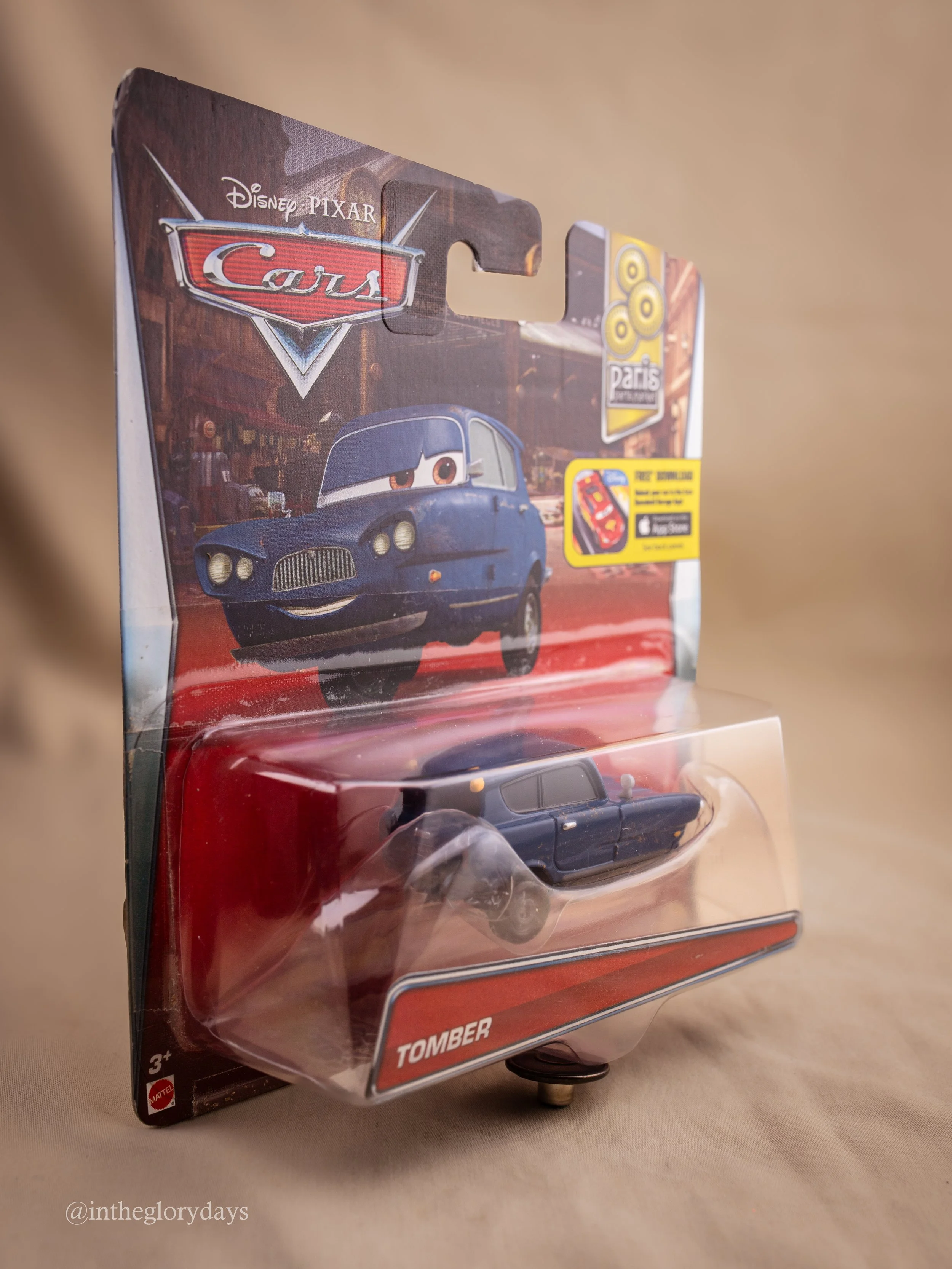 Cars 2 Paris Parts Market Tomber-8.jpg