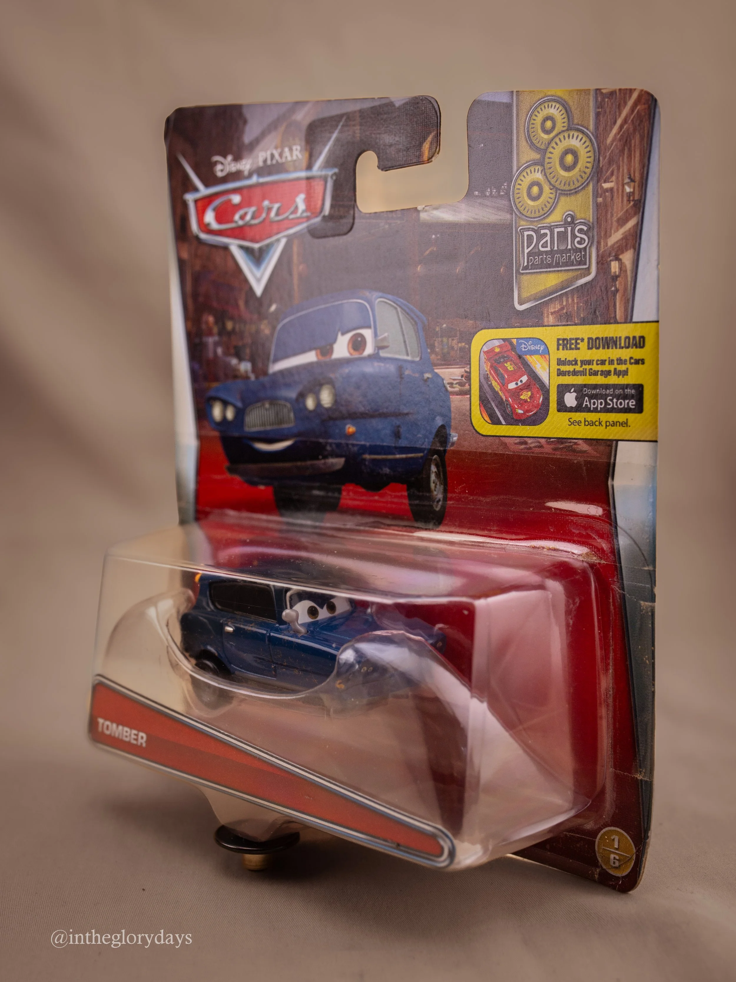 Cars 2 Paris Parts Market Tomber-7.jpg