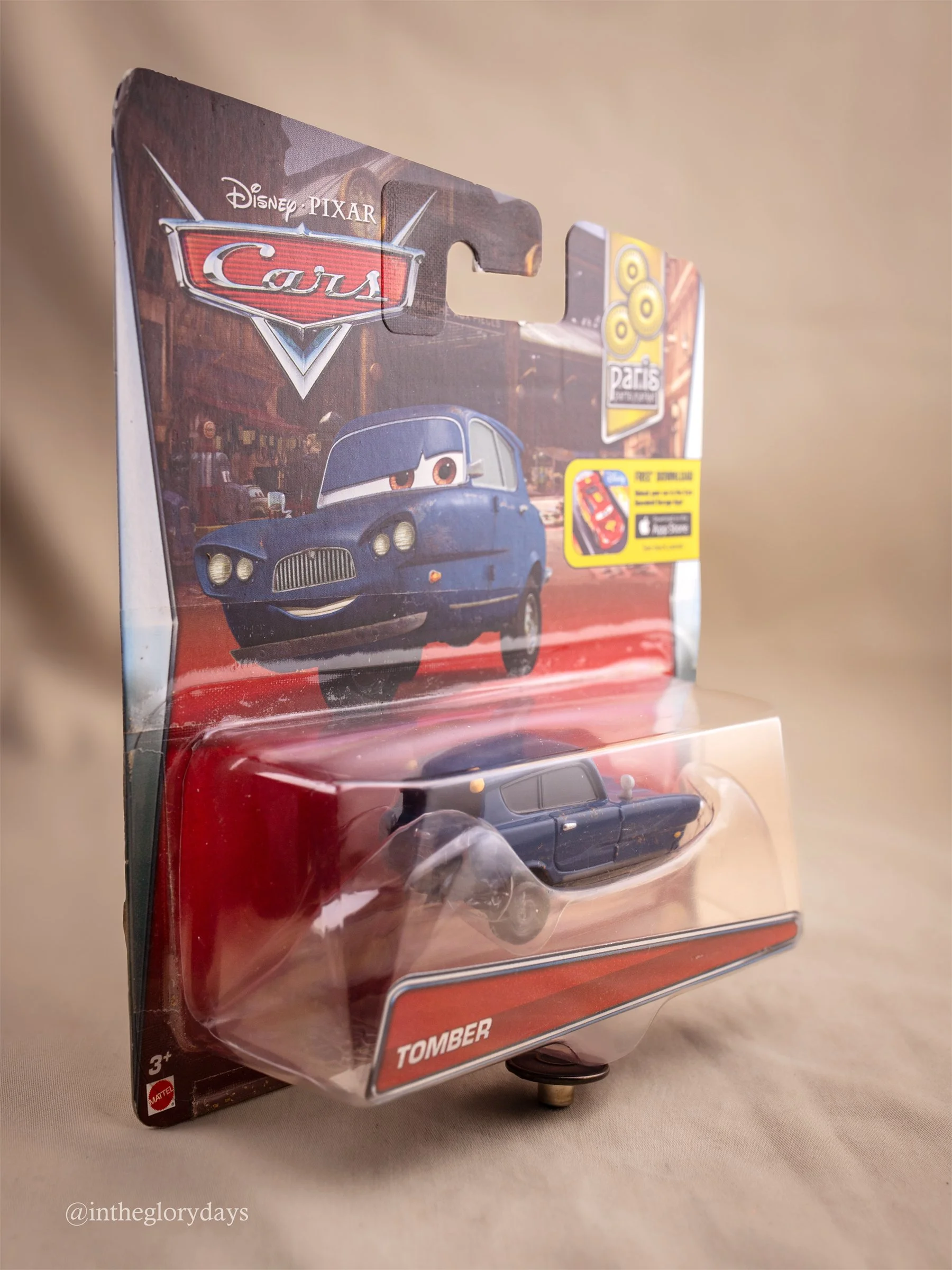 Cars 2 Paris Parts Market Tomber-8.jpg