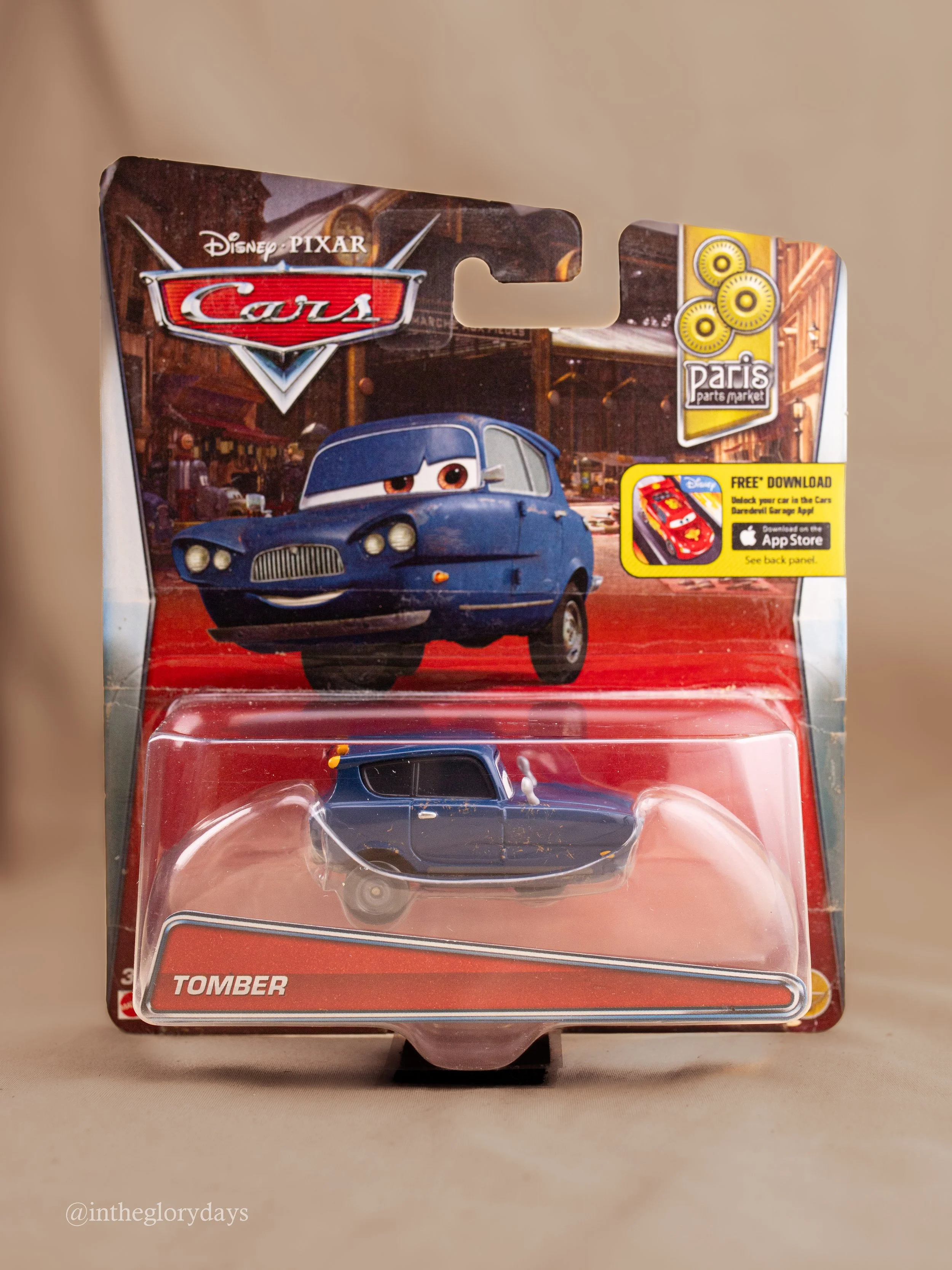 Cars 2 Paris Parts Market Tomber 9.jpg