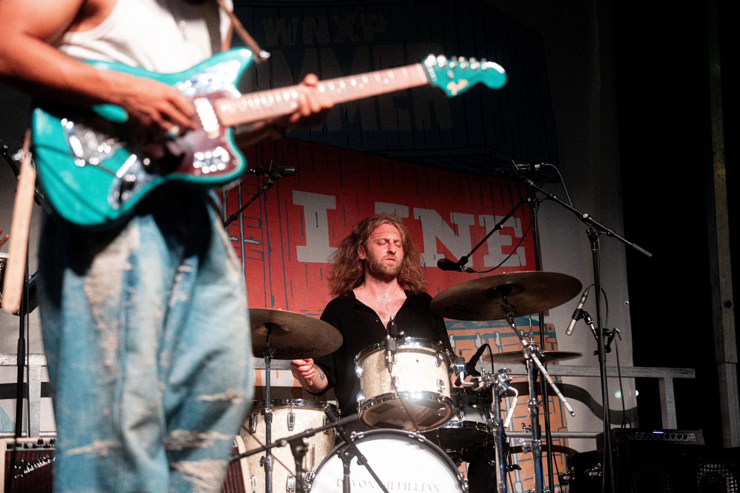  1/320 at f/2.8, ISO 5000, 70mm (FE 24-70mm F2.8 GM II) | Pictured: Devon Gilfillian &amp; Jonathan Smalt 