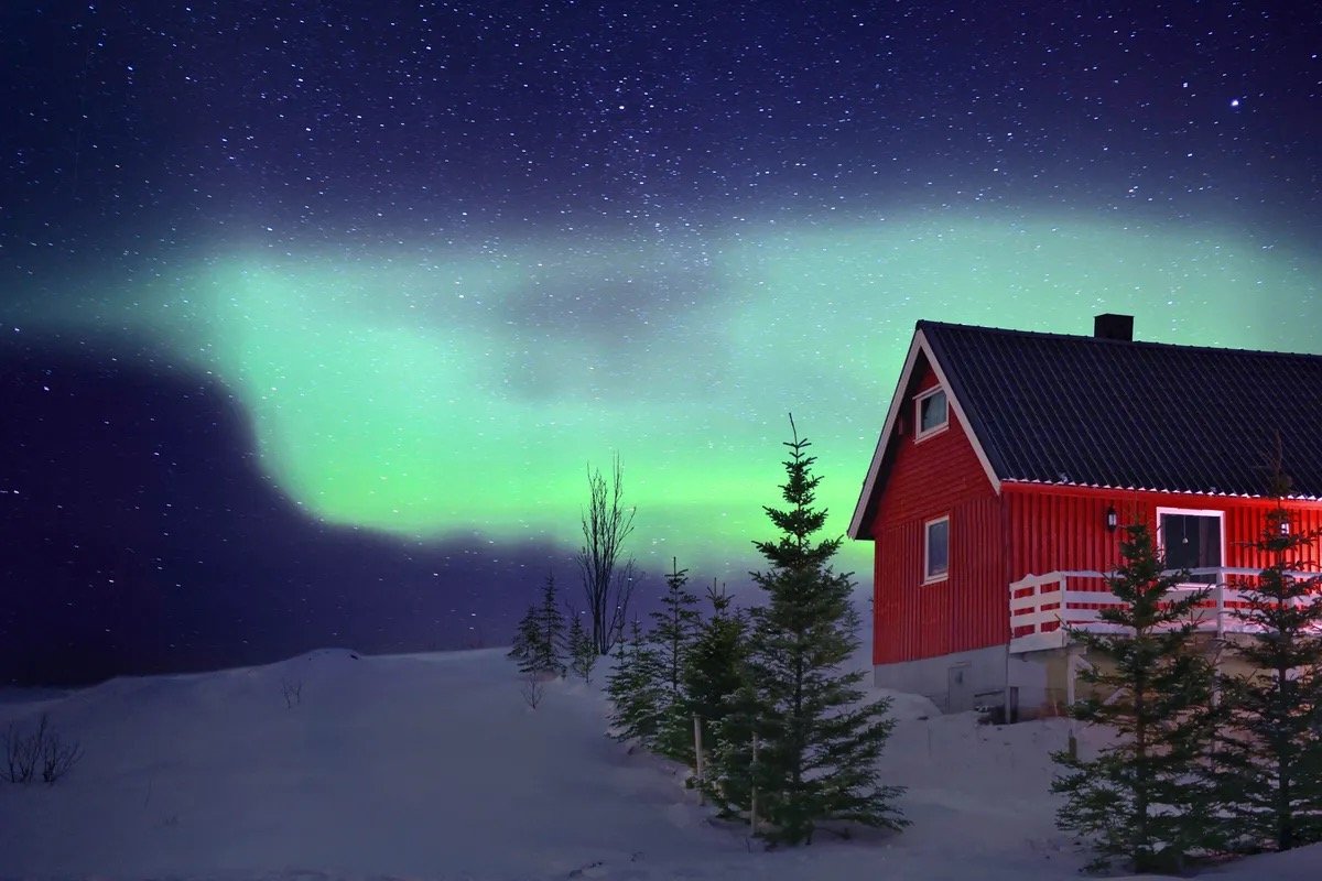 IN SEARCH OF NORTHERN LIGHTS
13 Days | The Netherlands, Norway, England
This Itinerary Sails: Jan - Mar 2026
From $4,999/pp