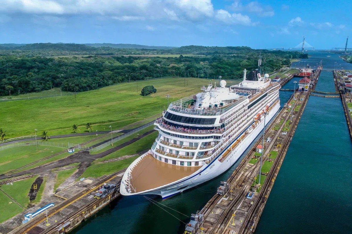 Panama Canal & Central America
15 Days | United States, Panama, Honduras, Mexico, Belize, Jamaica, Costa Rica
This Itinerary Sails: Nov - Dec 2025, Jan - Dec 2026, Jan 2027
From $4,999/pp