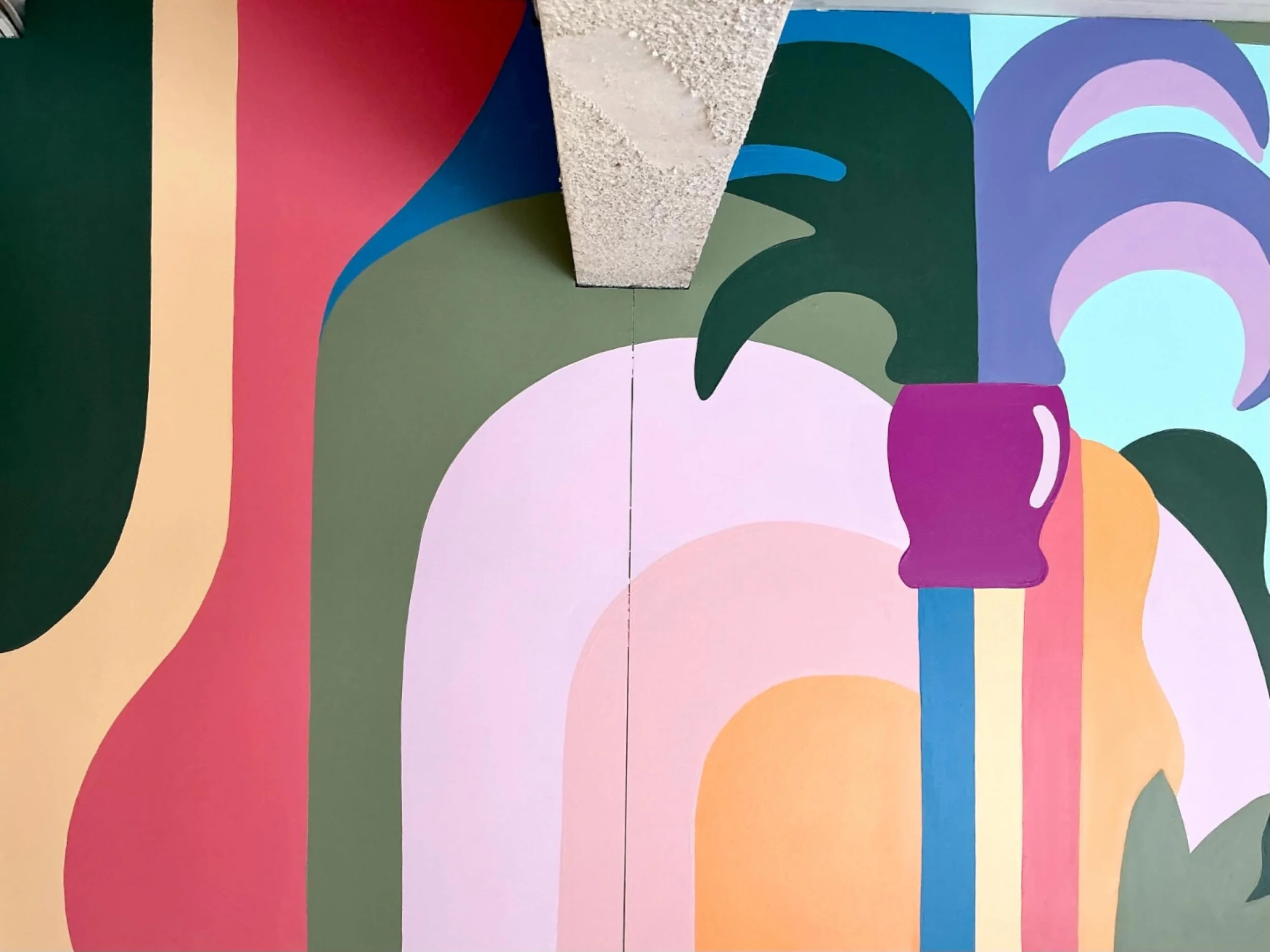 My favourite section of this mural ✨

I will definitely be playing with more of these funky palms in future murals🌴🕺 

#mural #muralist #muralart