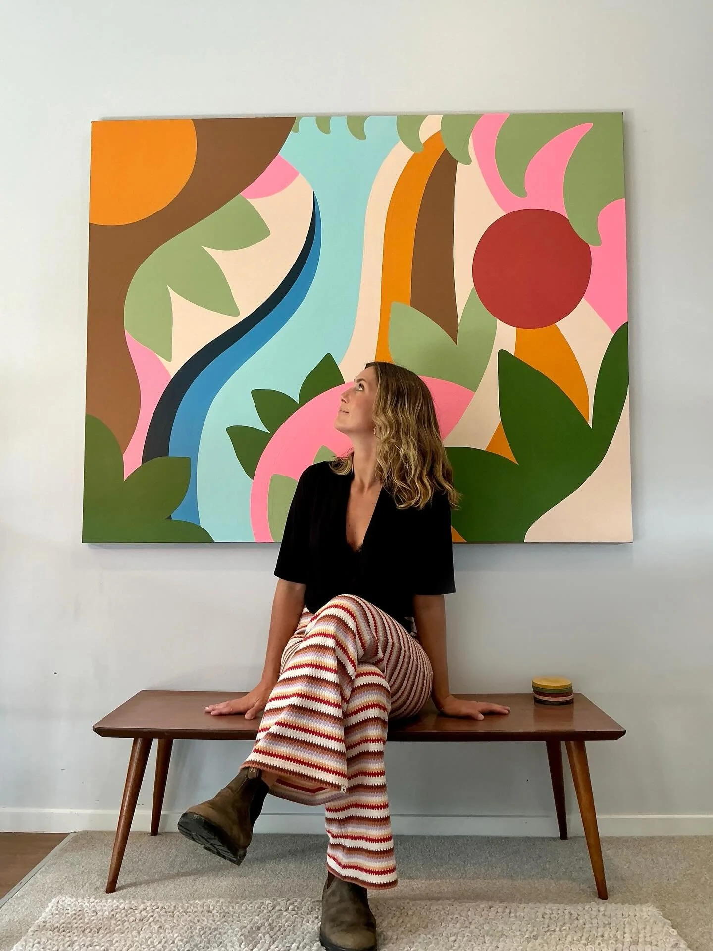 Feeling very clear, inspired and myself with this fresh 2026 energy ✨

I&rsquo;ve named this piece &lsquo;Take a look around.&rsquo;

It&rsquo;s been a minute since I&rsquo;ve painted on canvas, but I walked past this big boy and I couldn&rsquo;t lea