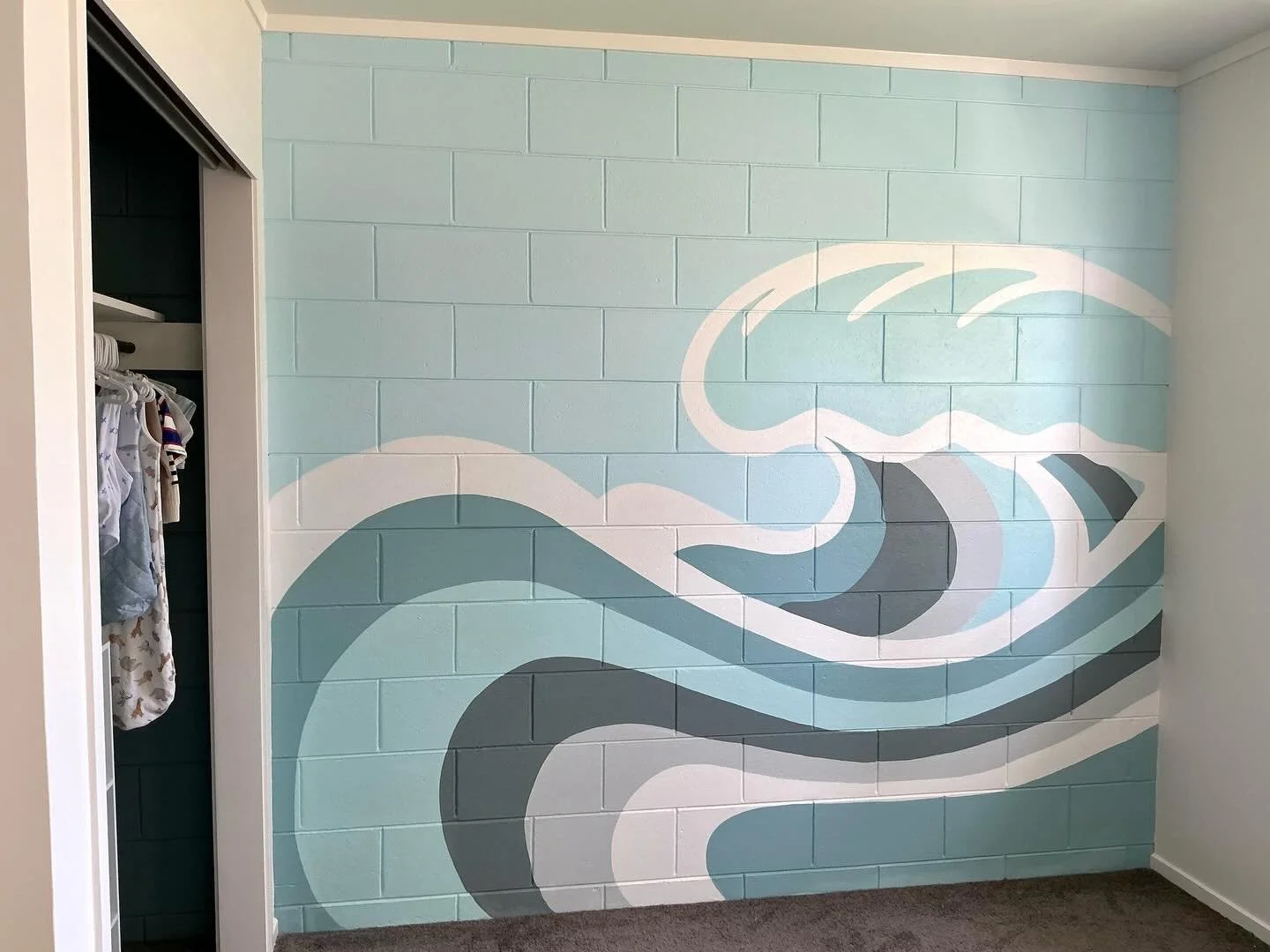 A mural for my youngest client 💕🍼

Such a special project, getting to create this in the home of @taylorlee1 and @brabrielgreyrinck 🥰

They were wanting ocean vibes to go with their beachy and airy home and to create a feature of this wall. Can&rs