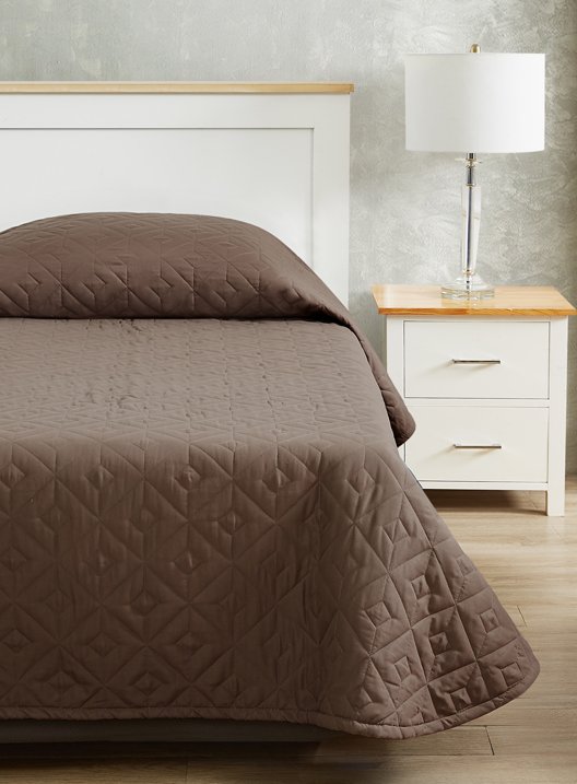 CozyCare Designs Bedspread in Cocoa