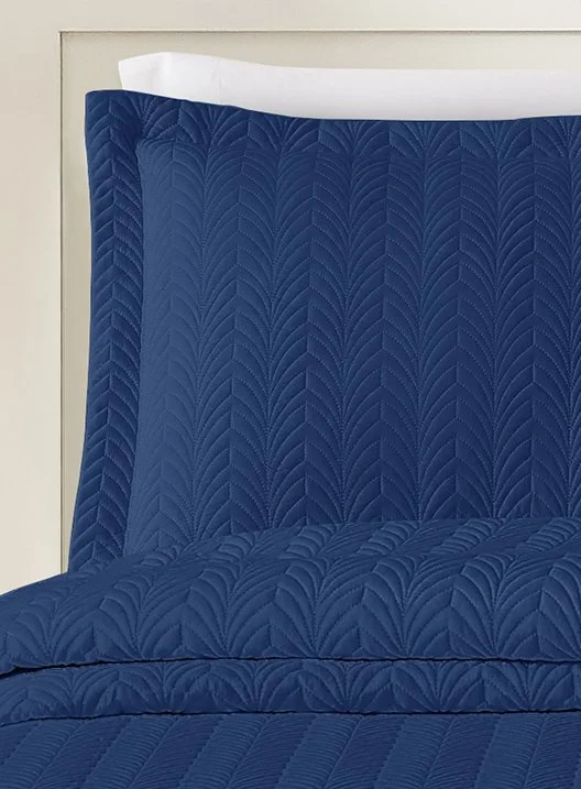 Close up of a Flourish Sham in Sail