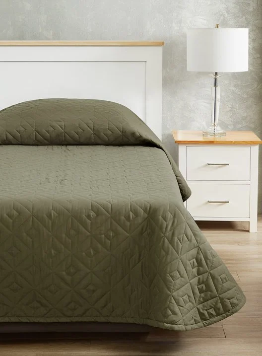 CozyCare Designs Bedspread in Moss