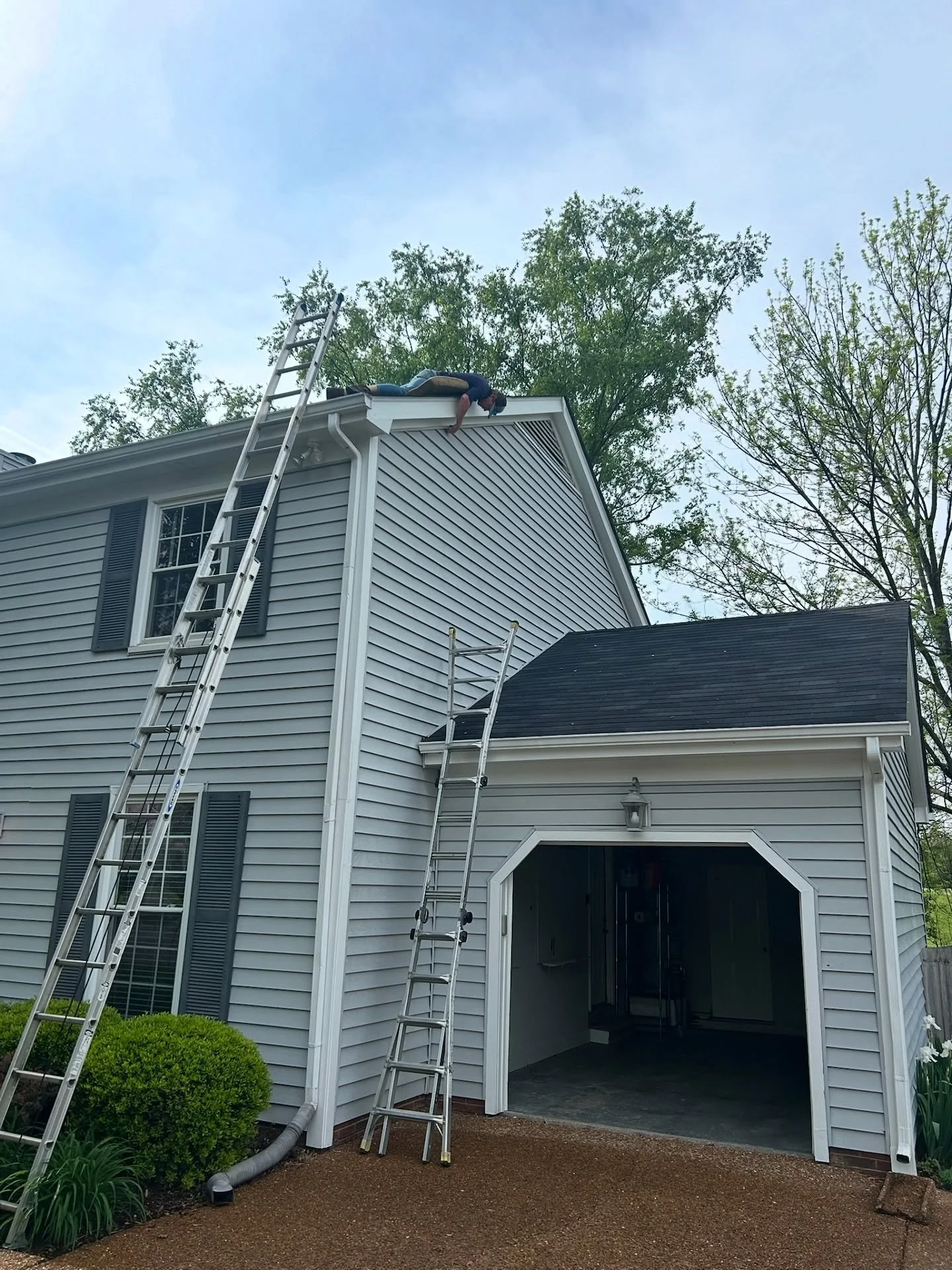 Performed a fascia board inspection and repaired some leaking siding on this Nashville home.

Need exterior repairs? Let&rsquo;s take a look.
📧 neil@newtonremodel.com

#nashvilleremodeling #nashvillecontractor #homerepairs