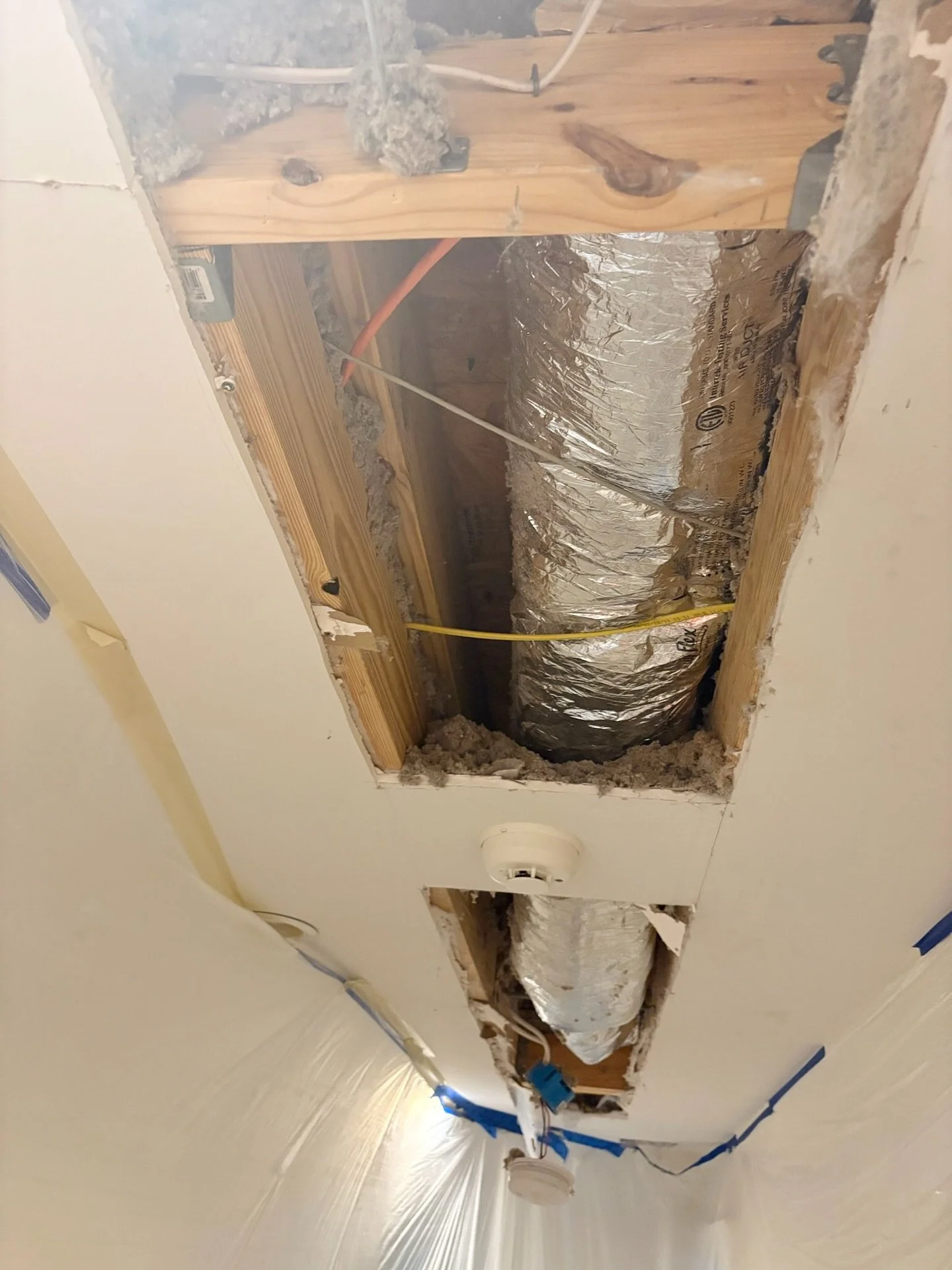 Out with the old, in with the new! We replaced the HVAC trunk line leading upstairs in this Nashville home. After insulating, adding a new flex pipe, patching drywall, and finishing with primer + paint, it&rsquo;s good as new.