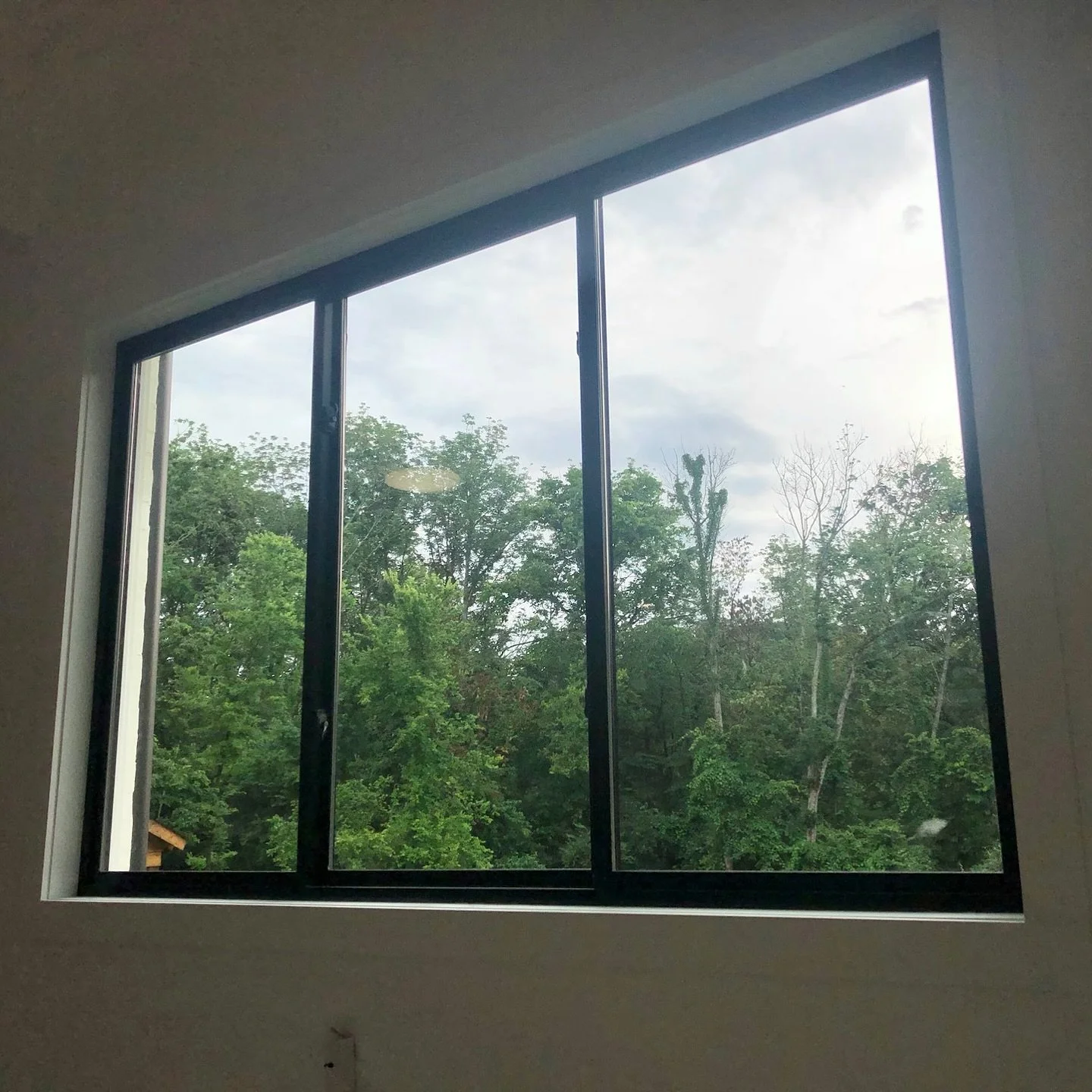 3-pane window installation ✅ A small update that makes a big difference in both look and efficiency.

#windowinstallation #homerenovation #nashvillehomes