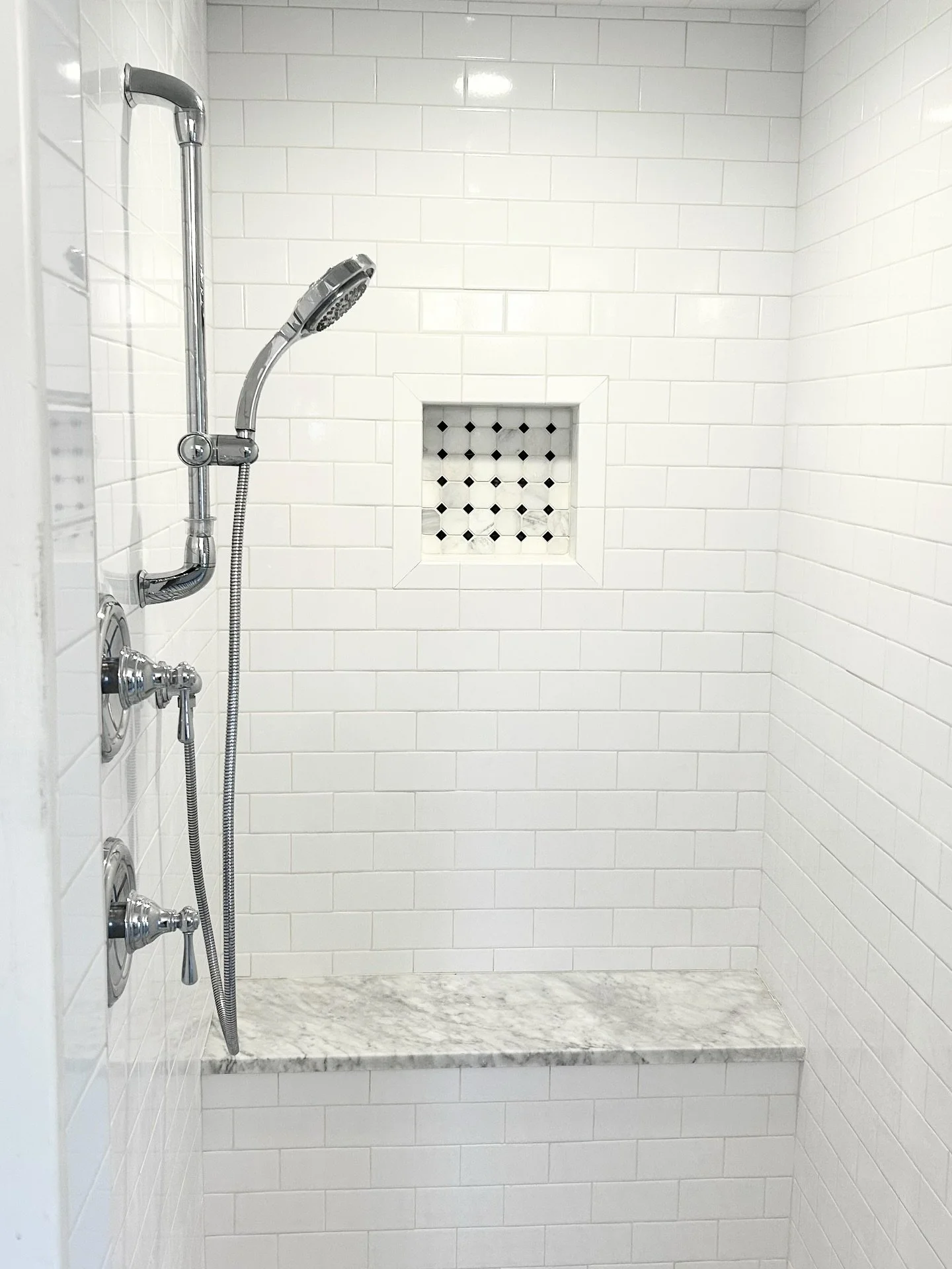 Nothing feels better than new tile work in your shower ✨ Ready to transform your bathroom? We&rsquo;d love to work with you. 

#bathroomreno #bathroomremodel #homereno