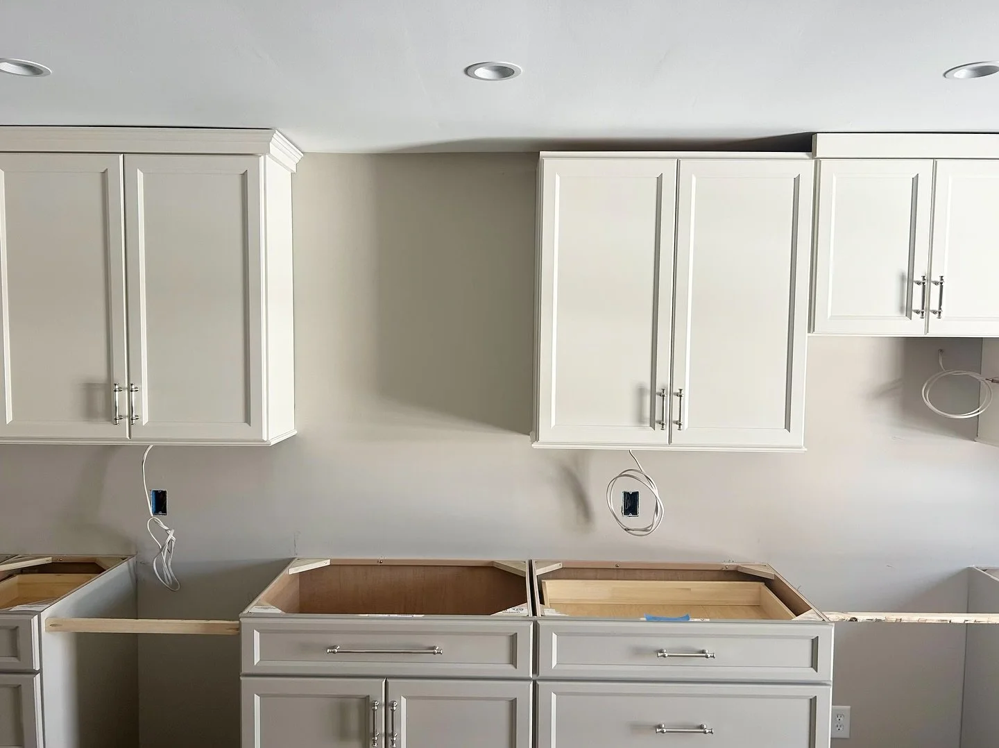 Kitchen remodel in progress ✅ Giving this Nashville kitchen a modern update with new white cabinetry. Swipe for the before!

#nashvillecontractor #homerenovation #kitchenremodels