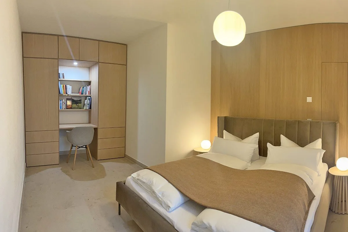 finest-hideaways-chiemsee-schneeganserhof-ferienwohnung-grabenstaett-schlafzimmer2.jpg