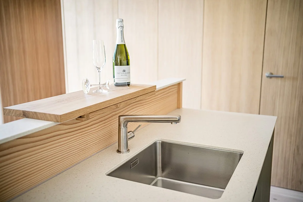 finest-hideaways-chiemsee-schneeganserhof-ferienwohnung-grabenstaett-kueche-spuele.jpg