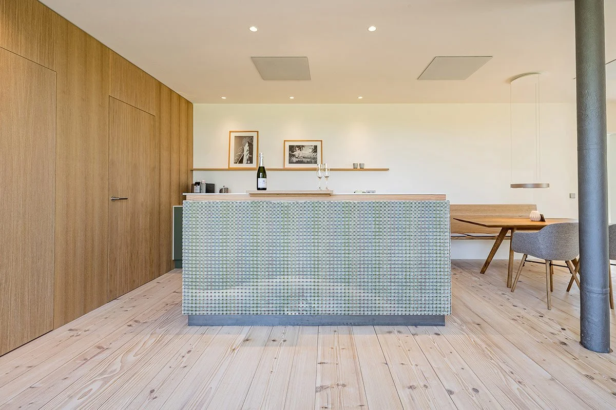 finest-hideaways-chiemsee-schneeganserhof-ferienwohnung-grabenstaett-kueche.jpg
