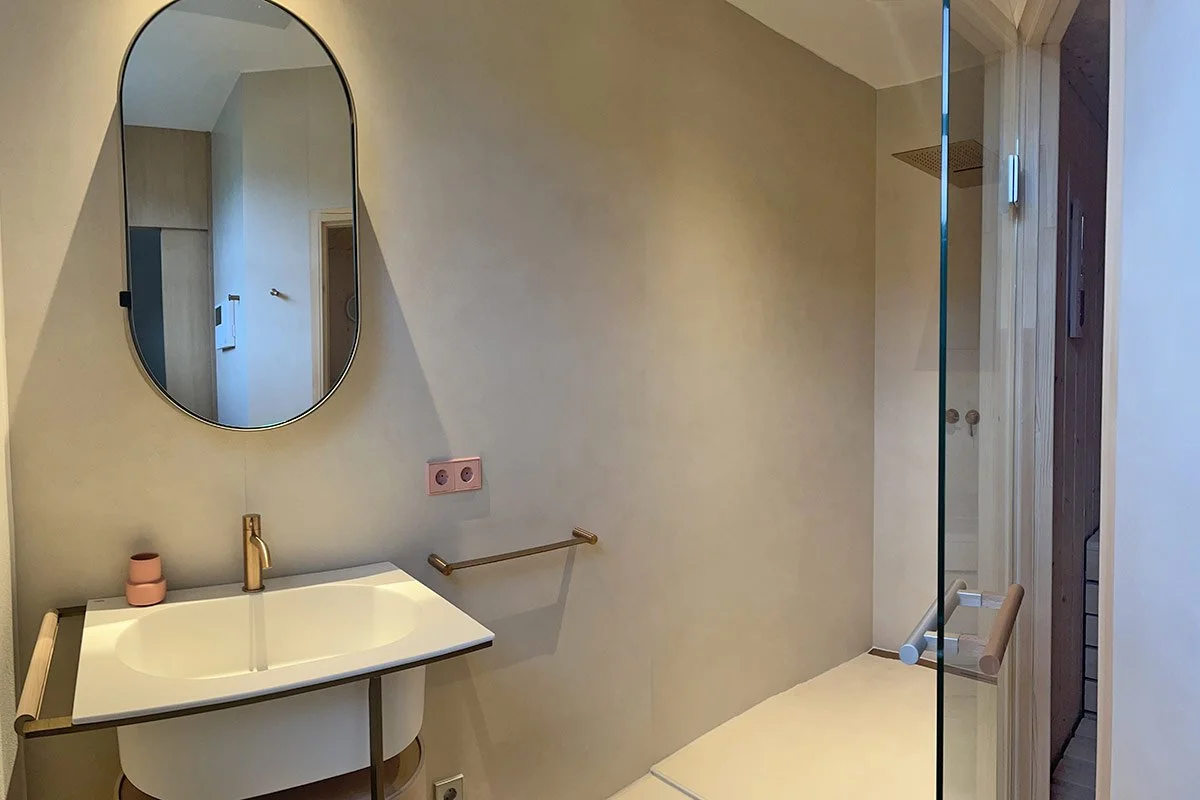 finest-hideaways-chiemsee-schneeganserhof-ferienwohnung-grabenstaett-bad.jpg